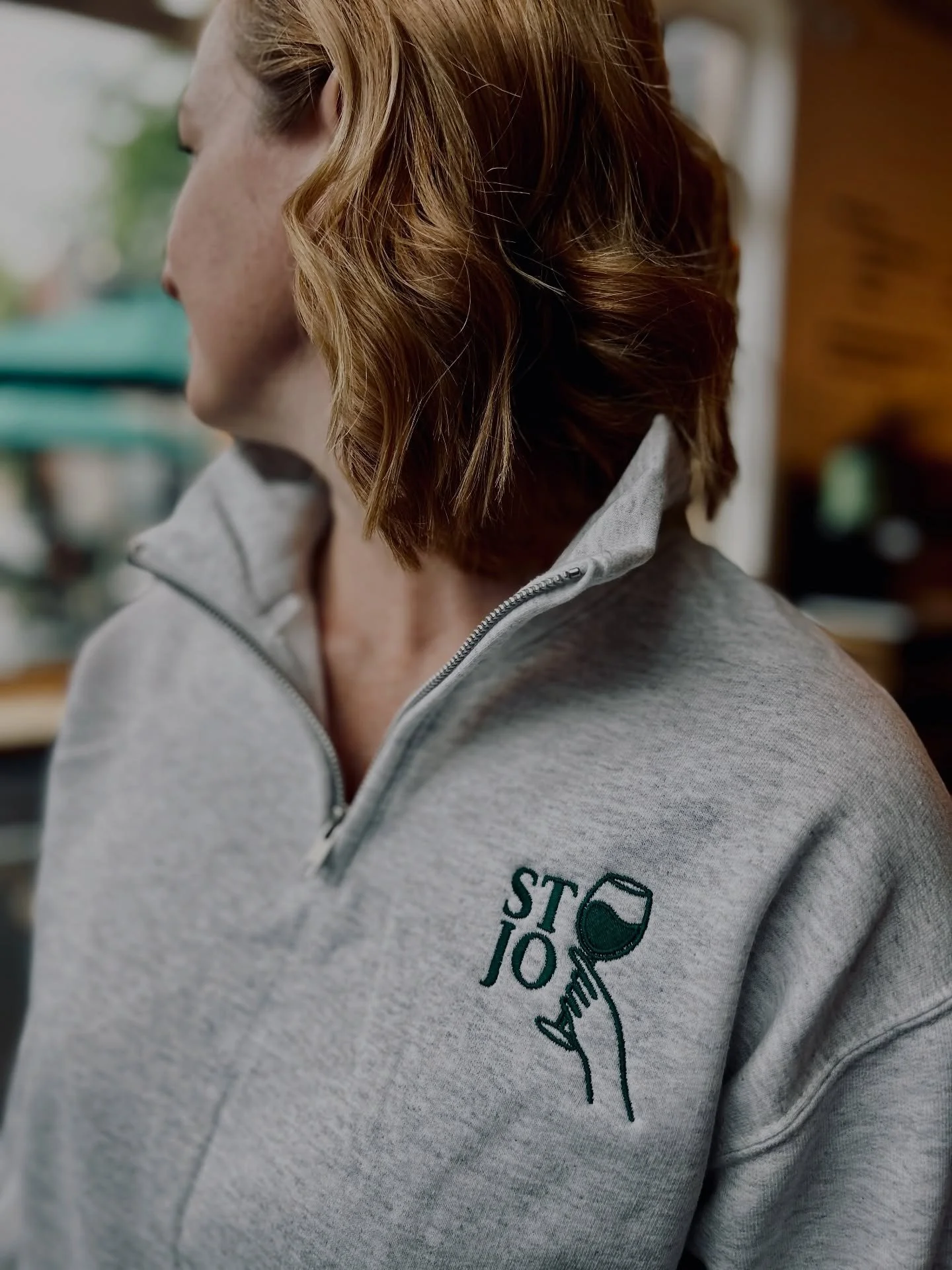 💚 Pour les fans de bonne bouffe&hellip; et de bon style ! Retrouvez toute notre merch disponible au Comptoir St-Jo, pour offrir ou se faire plaisir ! ✨

#comptoirstjo #merch #lachinecanal #westislandmontreal #vinsduquebec #cadeaunoel