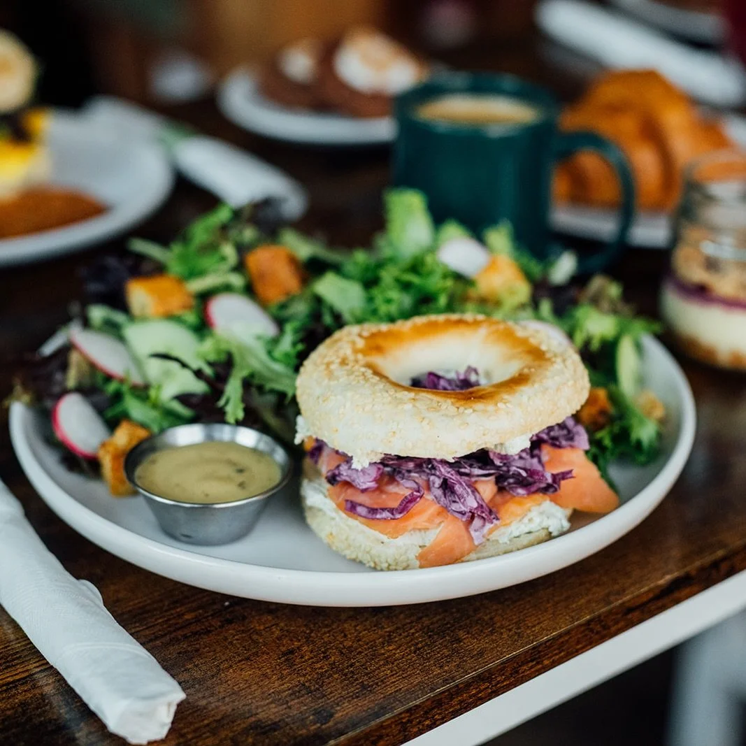 On esp&egrave;re que votre d&eacute;but d&rsquo;ann&eacute;e se passe bien ? 
Plus que quelques jours avant de pouvoir retrouver vos plats favoris au Comptoir St-Jo ! ✨ 

Vous aussi vous avez h&acirc;te ? 💚

#comptoirstjo #arrlachine #nouvelleann&ea