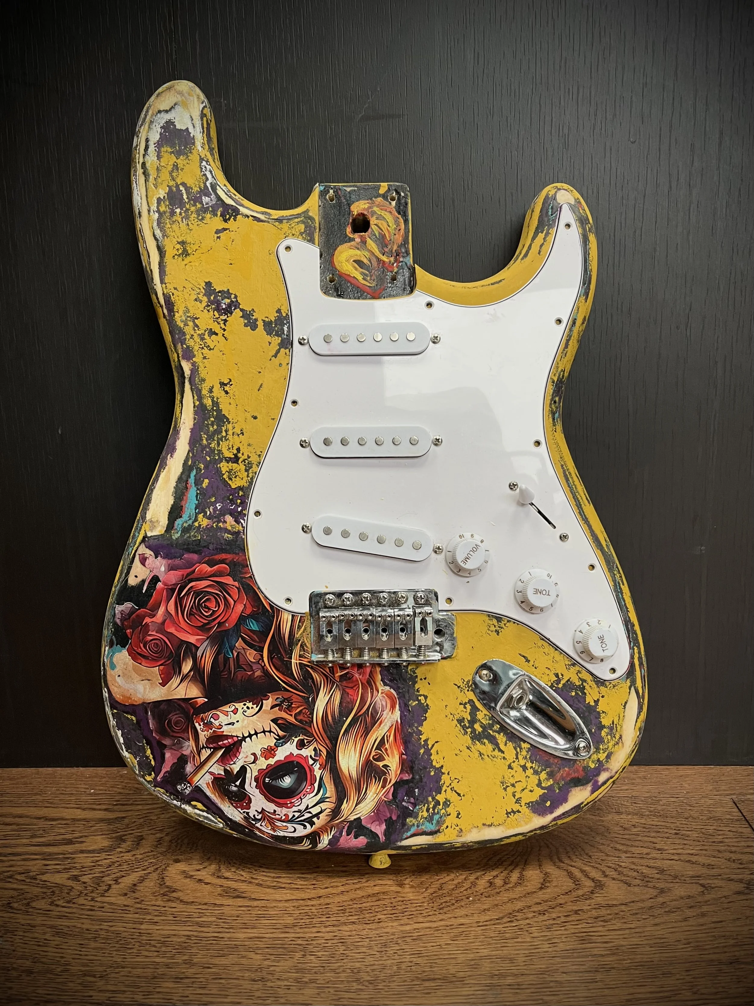 Stratocaster Eletric Guitar Body in warm yellow with Mexican Design