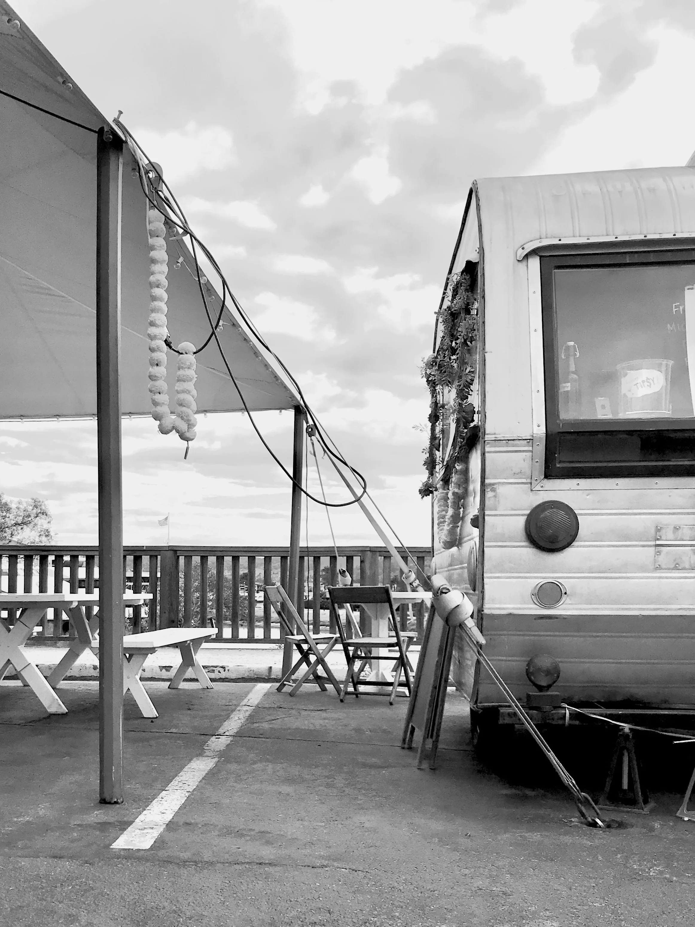 Trailer & Picnic Table B&W