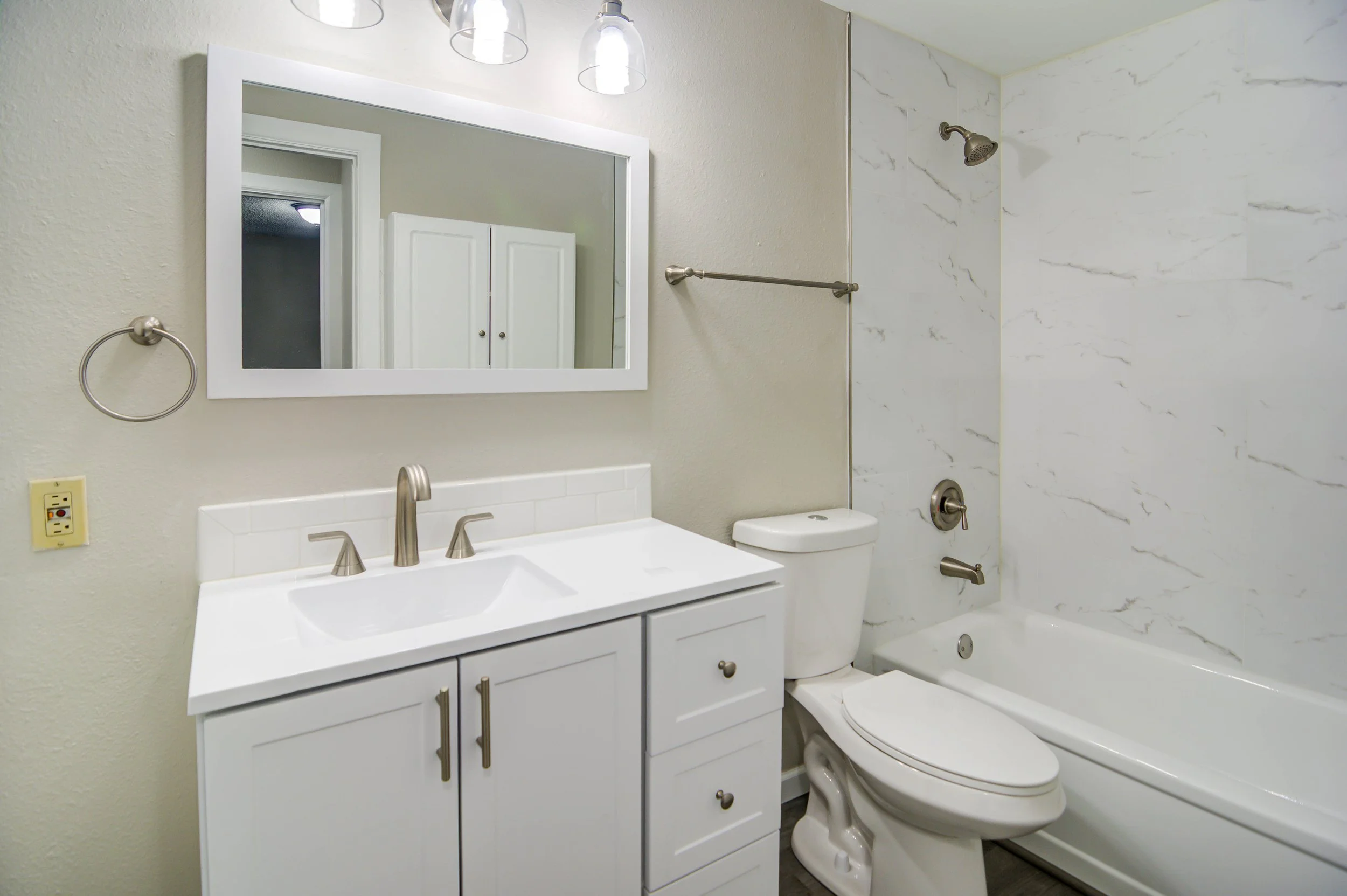 20220304-5110 Chicago Ave SW, Lakewood 038_40_41 (1).jpg