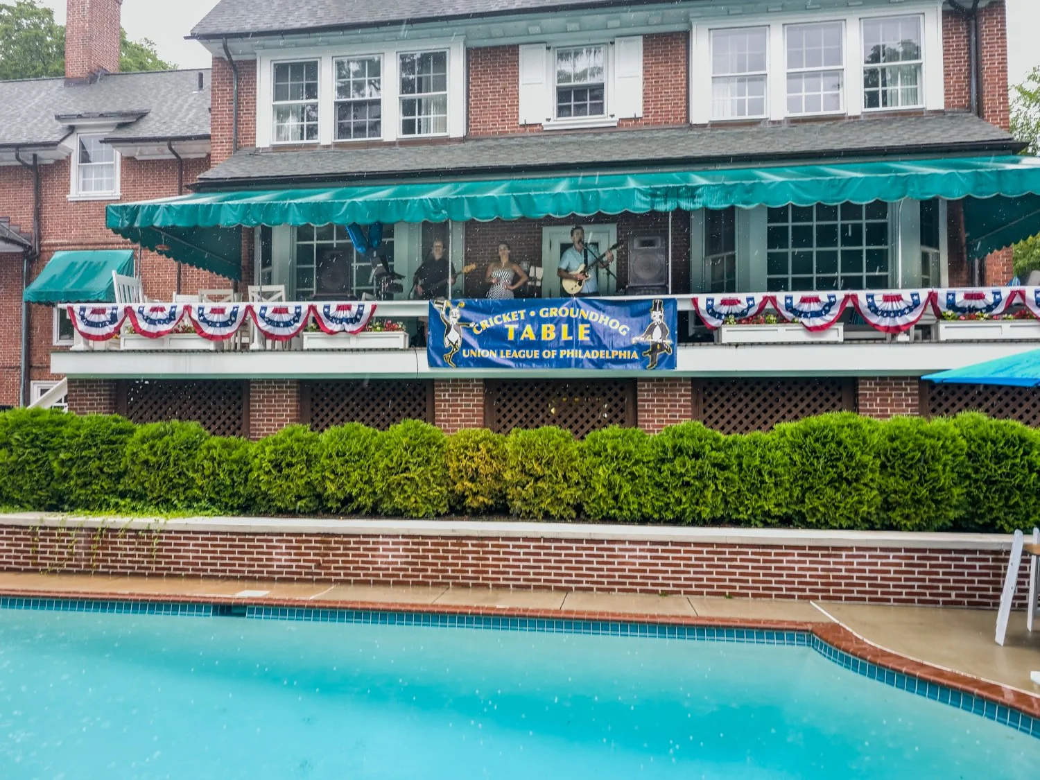 CG Table Pig Roast -Bachrach©-163050.jpg