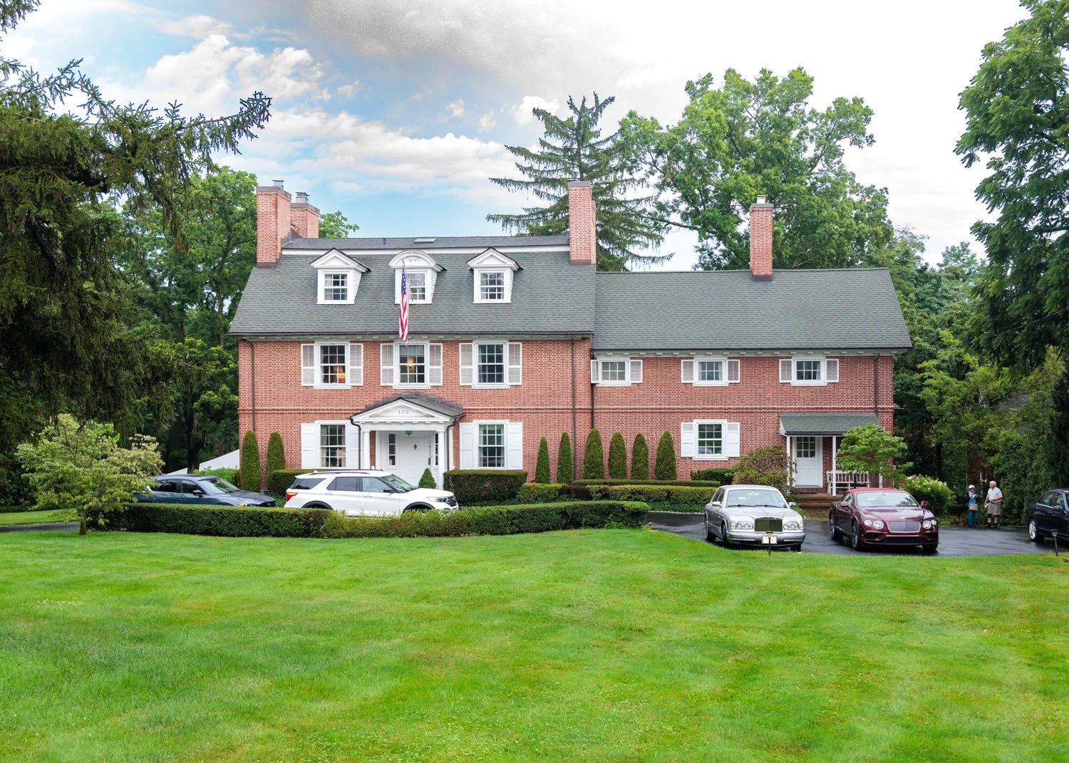 CG Pig Roast-620159.jpg