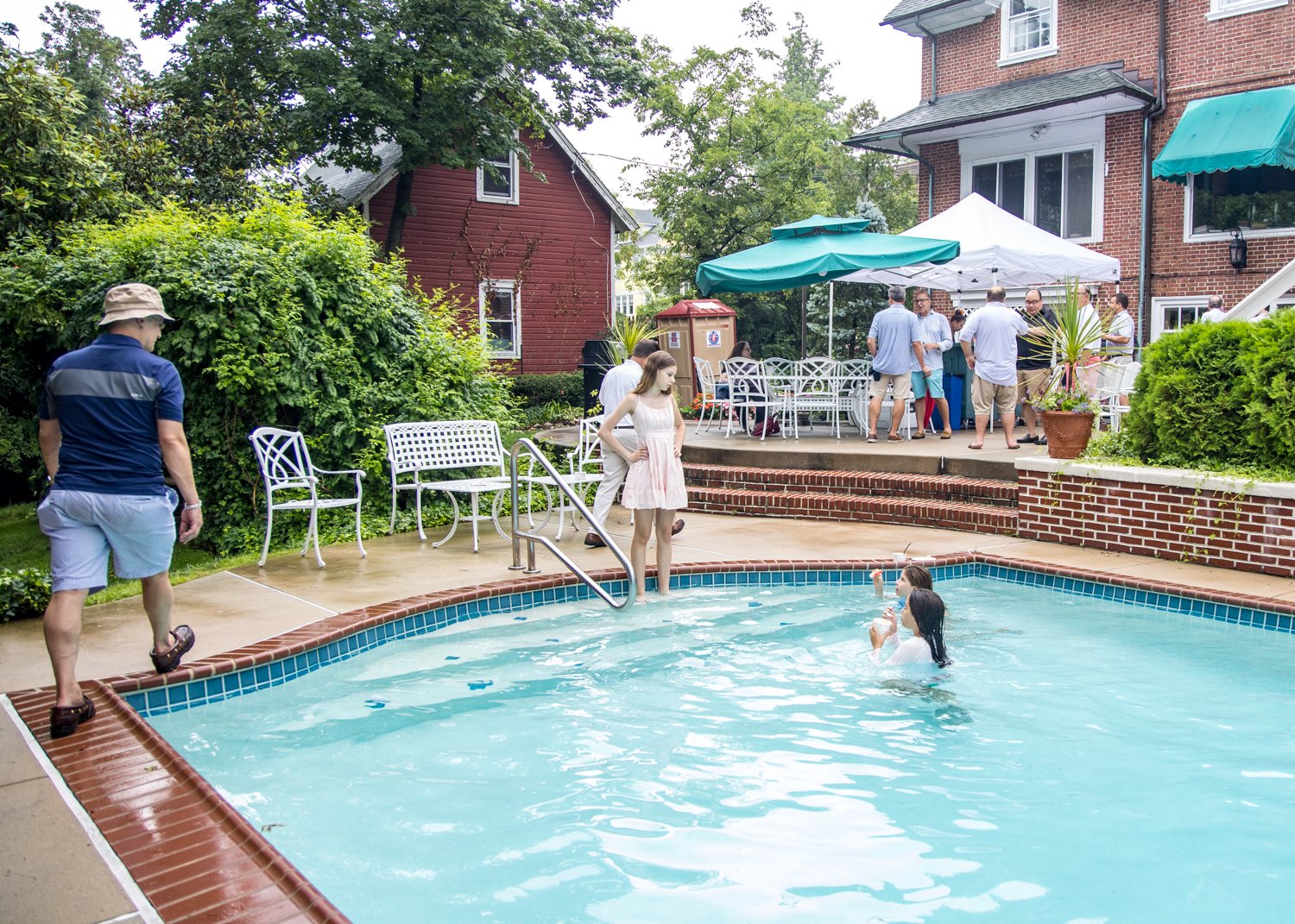 CG Pig Roast-620019.jpg