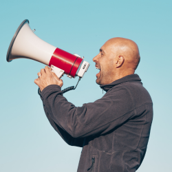 Les enfants sont hyper sensible à la communication verbale et non verbale et nous devrons être conscient (En cours de rédaction – abonnez-vous à la newsletter en bas de page pour rester informé(e).)