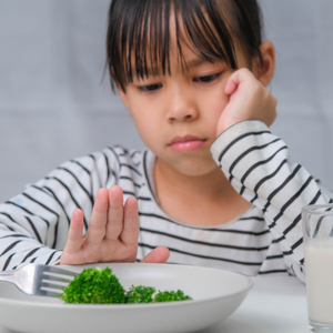 “Mon enfant refuse de manger ce que je prépare et c’est un vraie bateille et je commence à vraiment m’inquièter pour ça santé  : comment l’aider à renouer avec le plaisir de manger?”