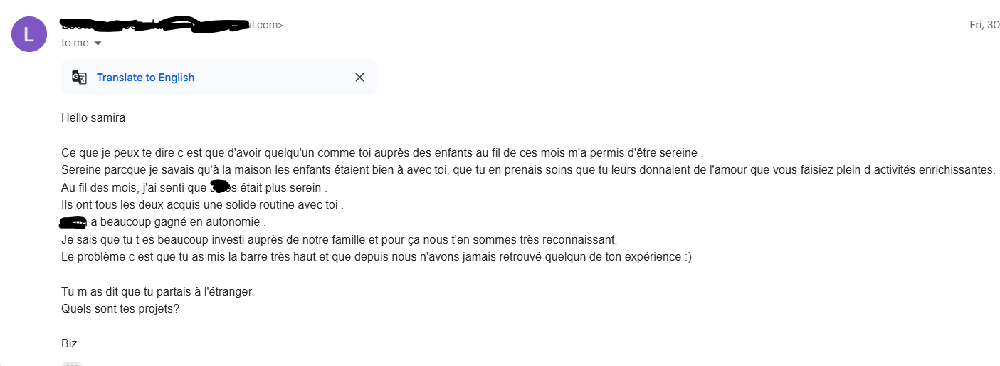 Capture d'écran d'un email en français avec une section traduite en anglais.