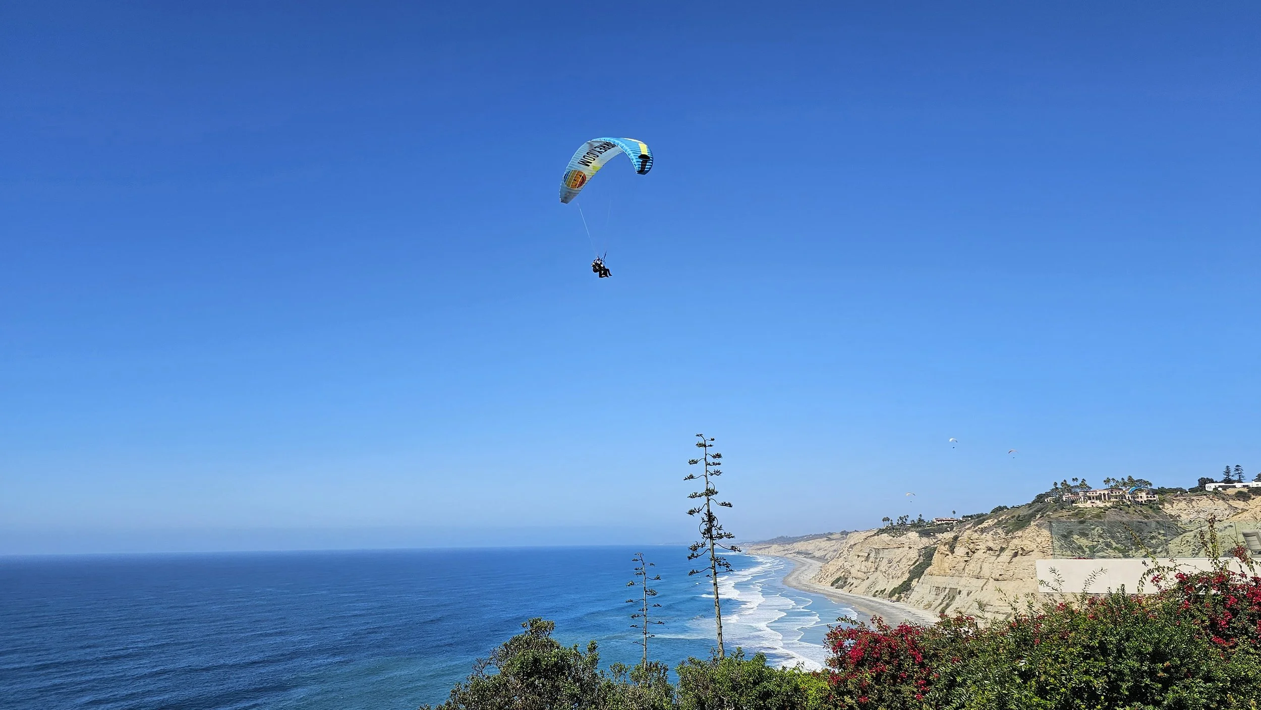 Hang glider scene smaller.jpg