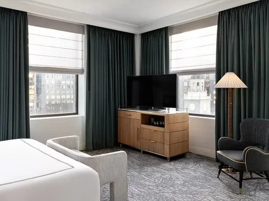 ✨Project Feature: Kimpton Hotel Monaco Philadelphia

Proud to share photos of the custom pinch pleat draperies and flat fold roman shades we fabricated and installed at the historic Kimpton Hotel Monaco Philadelphia! Congratulations to the entire tea