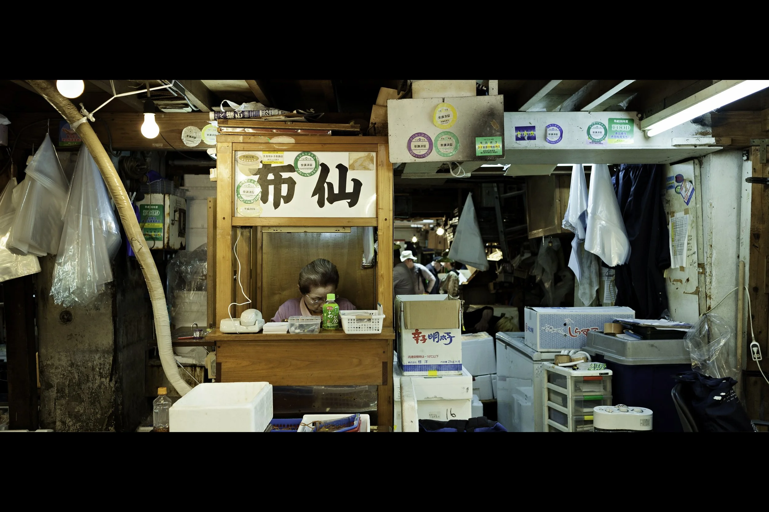 women-of-tsukiji-fish-market.jpg
