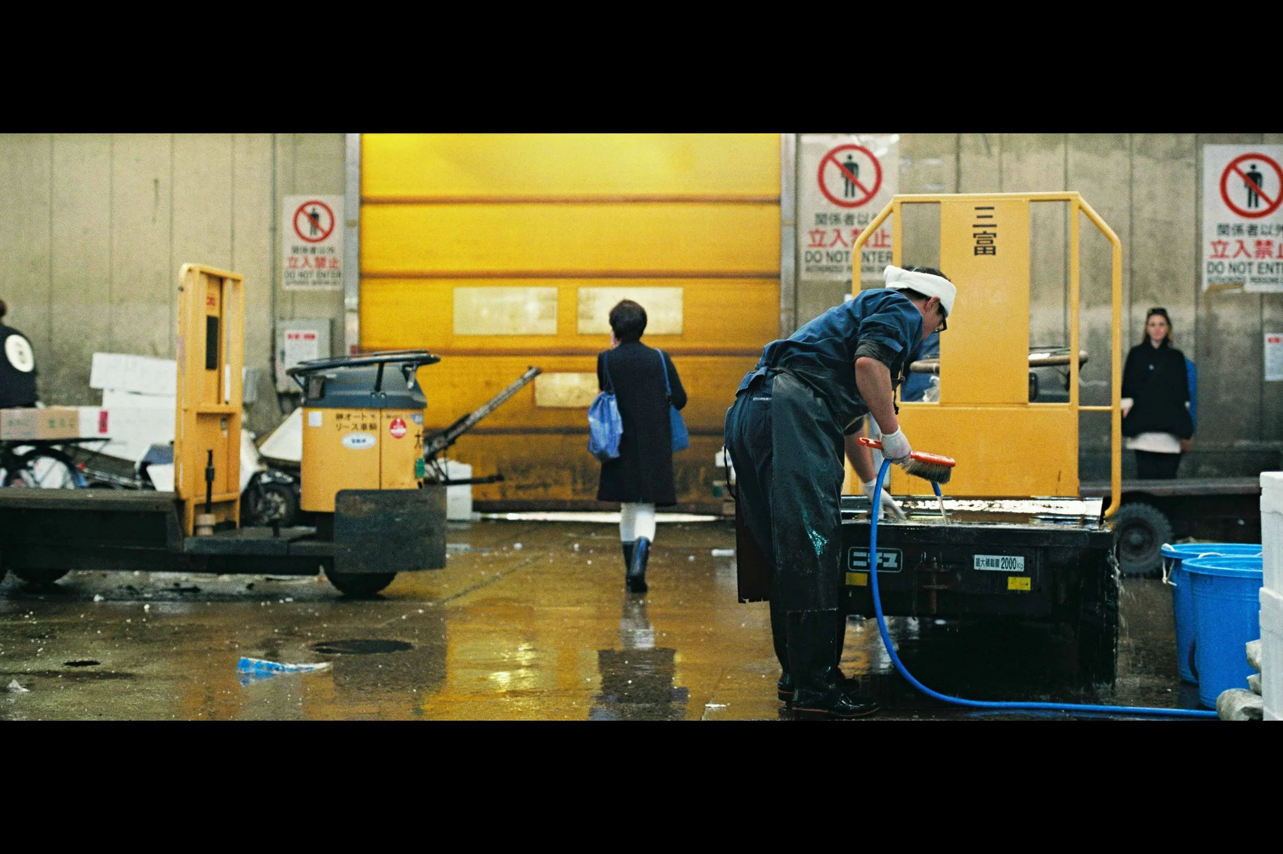 washing-fish-vendor-carts.jpg