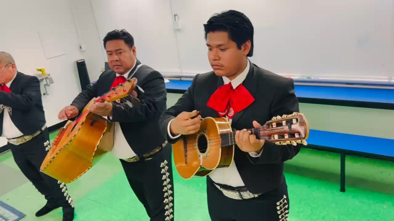 🎺The sounds of celebration filled La Cima yesterday! Our scholars enjoyed an incredible performance by a live Mariachi band as we continue honoring and celebrating LatinX Hispanic Heritage Month. 🎶💃🏽✨ #LaCimaPride #LatinXHeritageMonth #CultureAnd