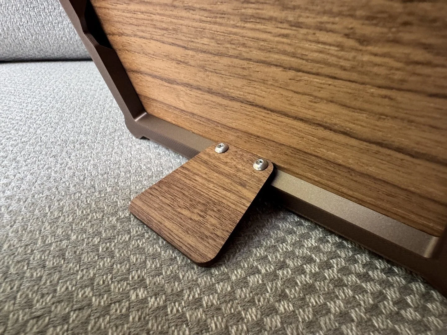 Framd Landscape Rear Stand.jpg