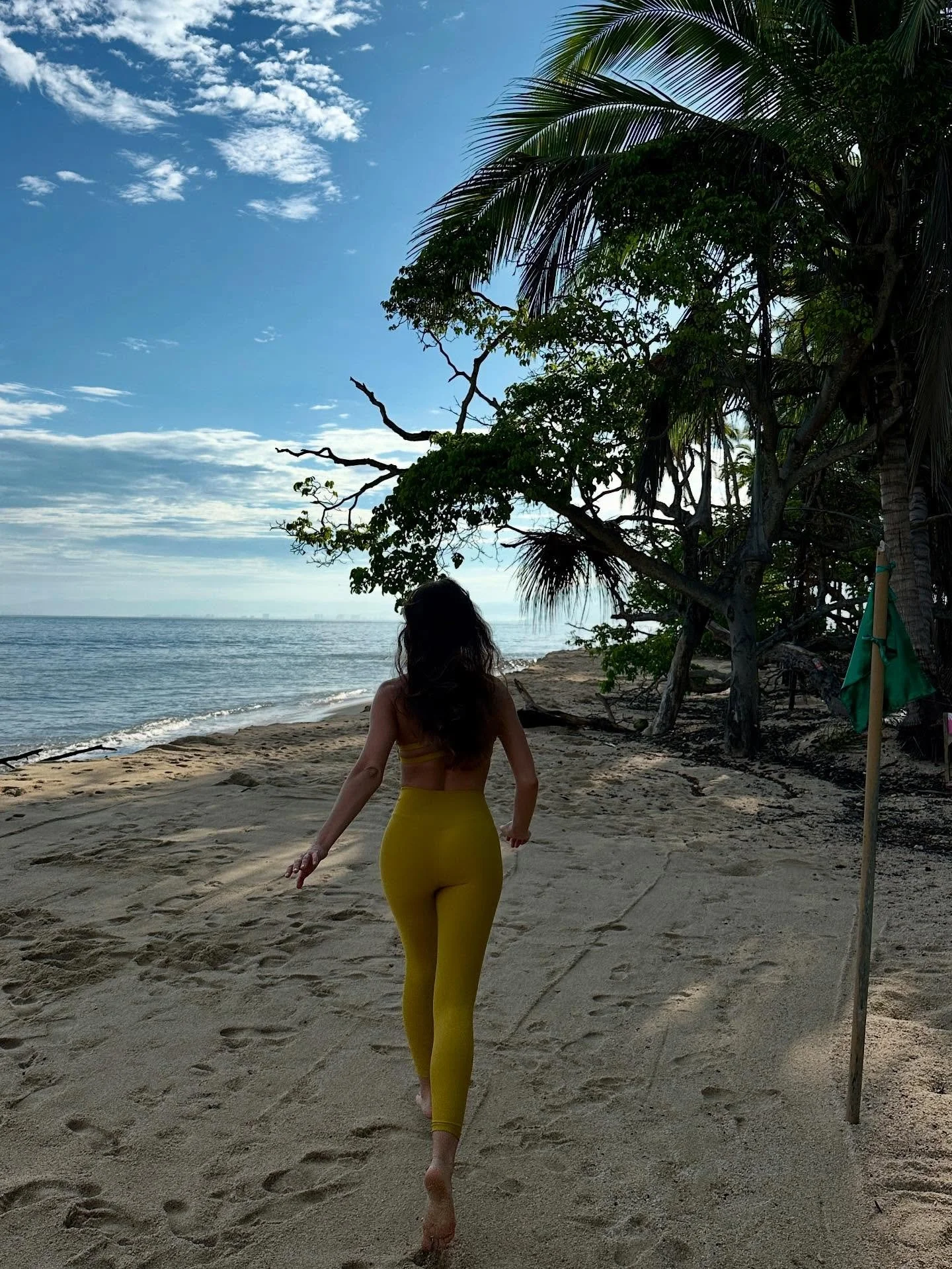 Fiery flow in Quimixto with @thenarwhalyogaretreats ❤️&zwj;🔥