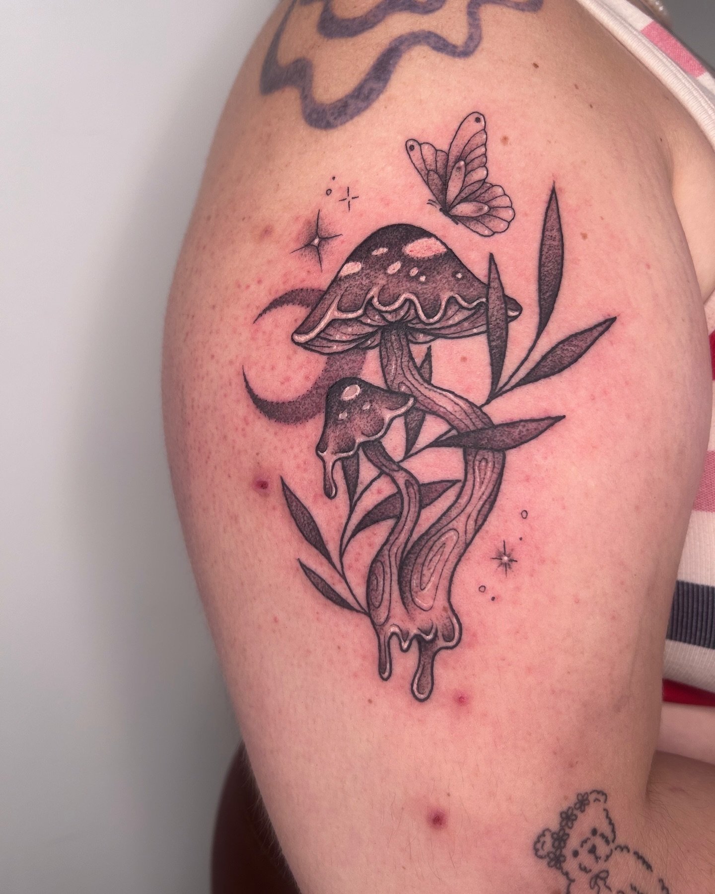 ‼️GUEST ARTIST‼️
@maev.tatts will be tattooing at Chibi as a guest artist October 25th and 26th! Limited availabilities, get in touch to book your appointment! 💞
‼️ARTISTE INVIT&Eacute;E‼️ 
@maev.tatts sera chez Chibi en tant qu&rsquo;artiste invit&