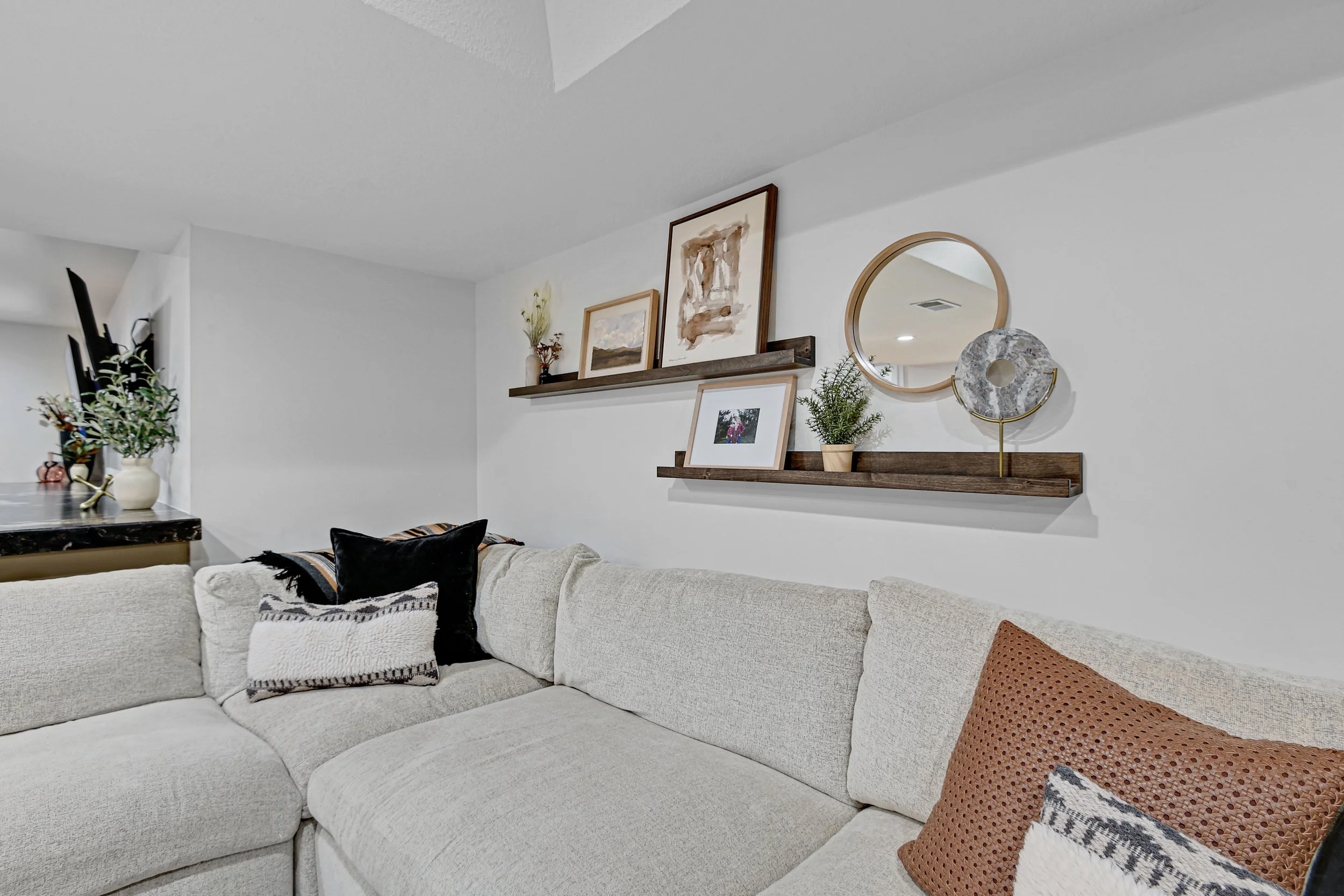 Wall Shelves with accessories