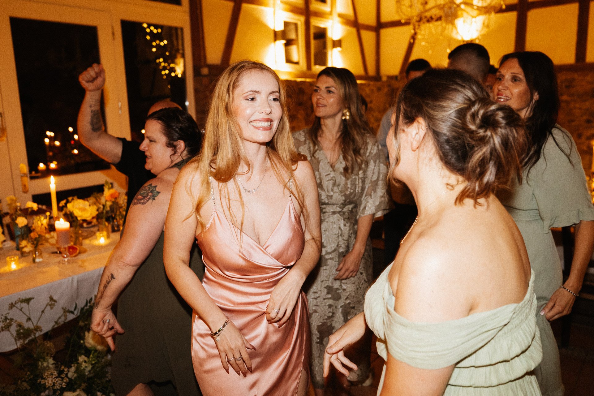 Party und Tanzfläche Hochzeit Hofgut Rodenstein – authentische Fotos von DIETZIMAGE.