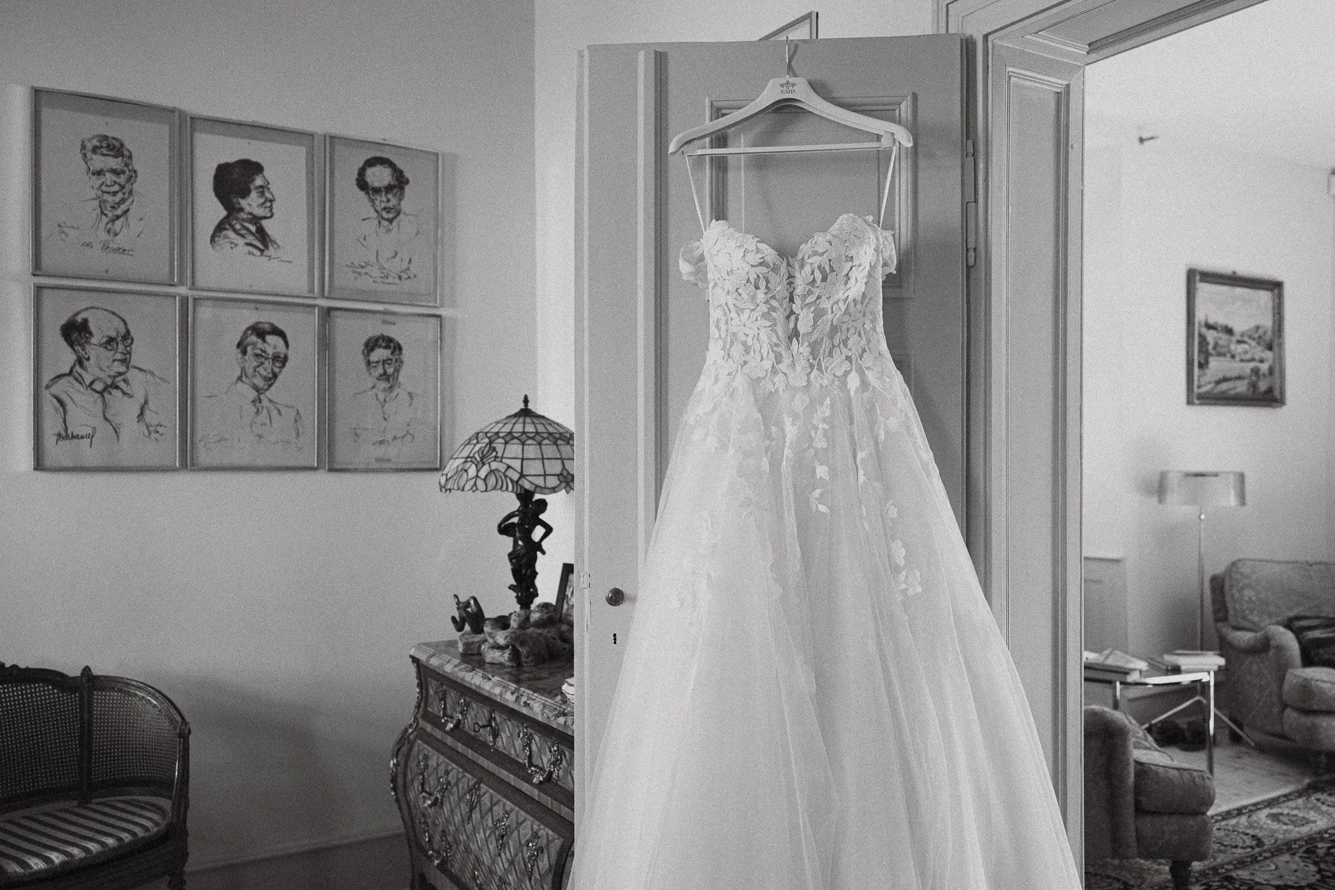 Brautkleid vor der Hochzeit