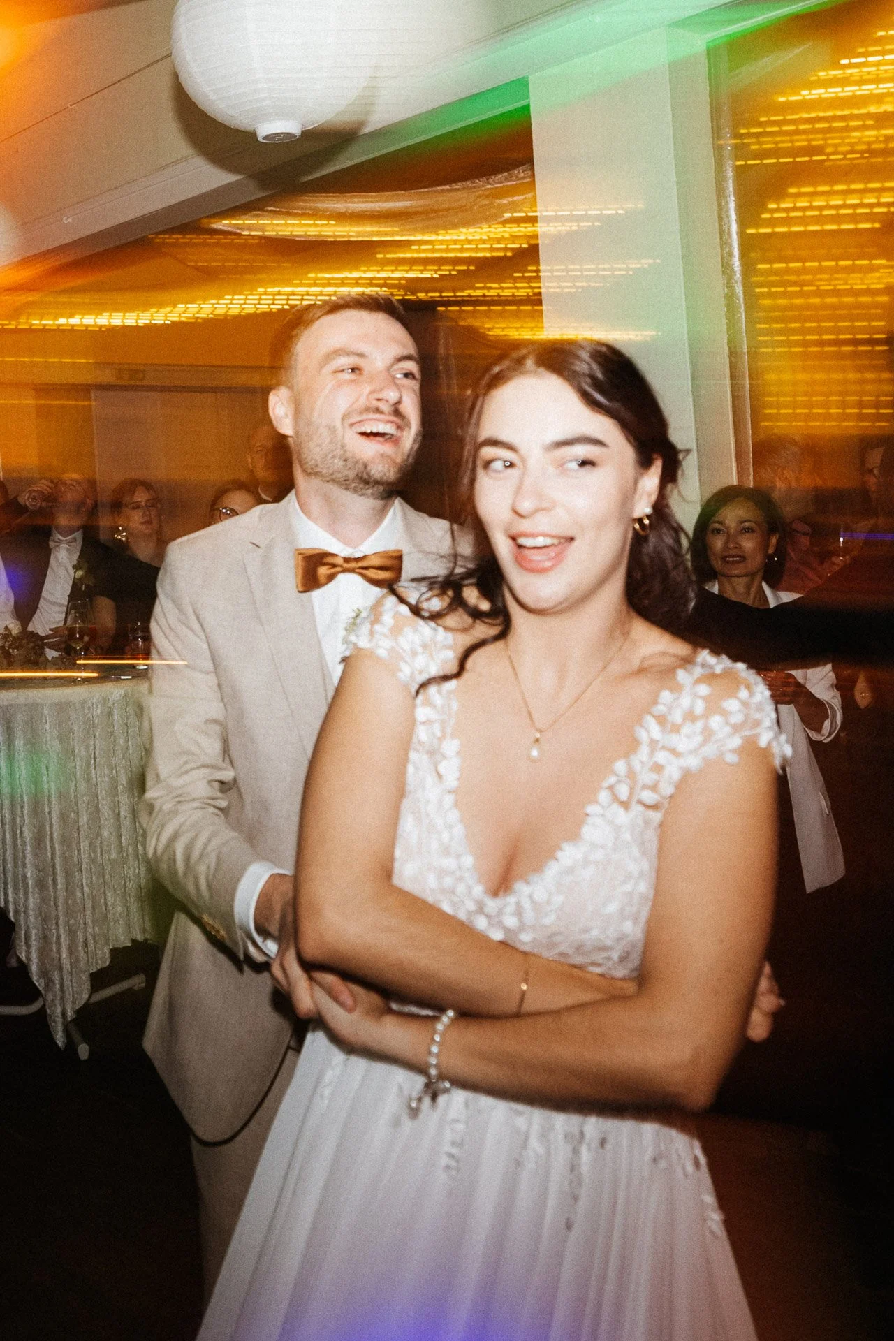 Ausgelassene Stimmung bei der Hochzeit