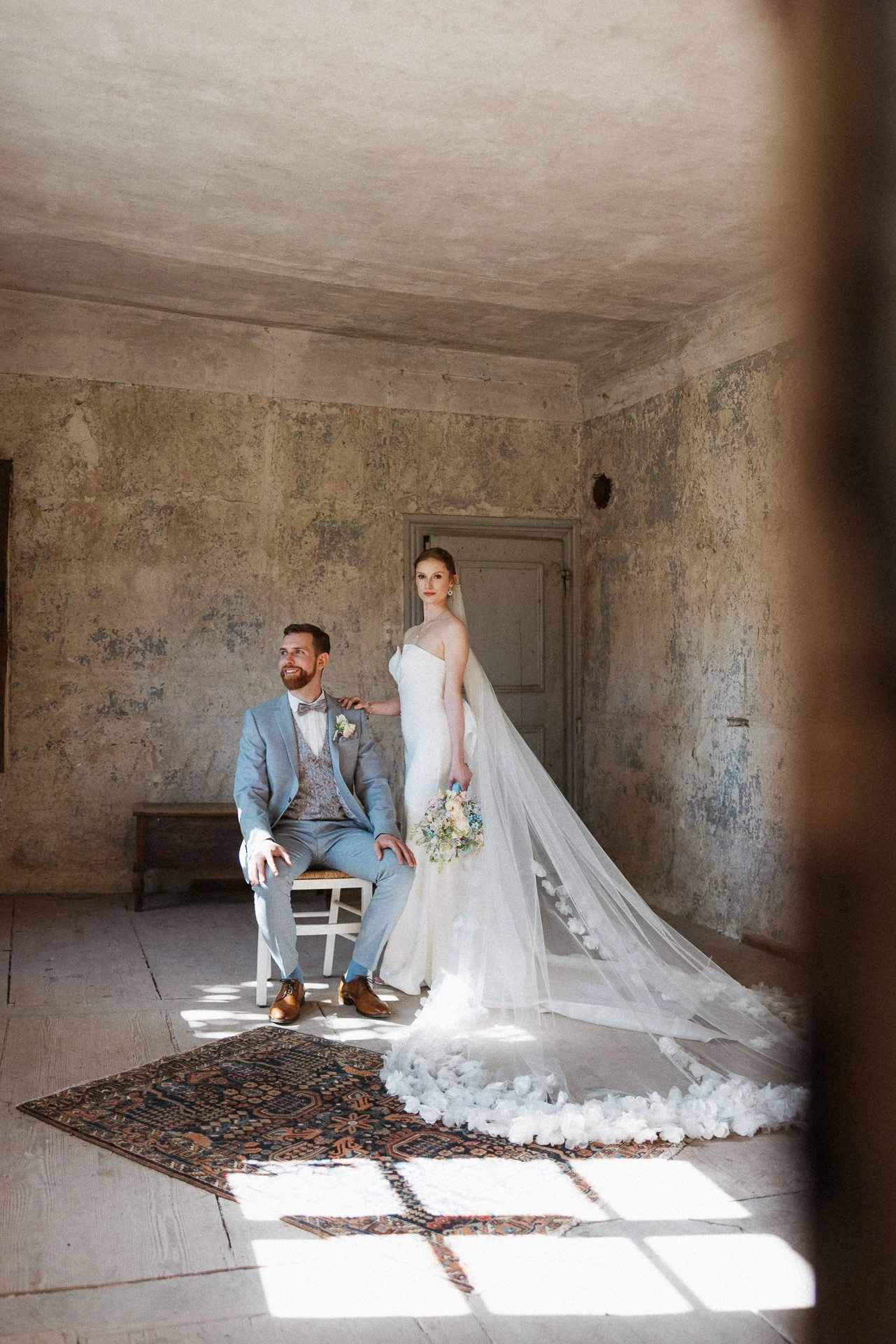 Editoriales Brautpaar-Porträt bei einer Hochzeit in der Region Koblenz – DIETZIMAGE
