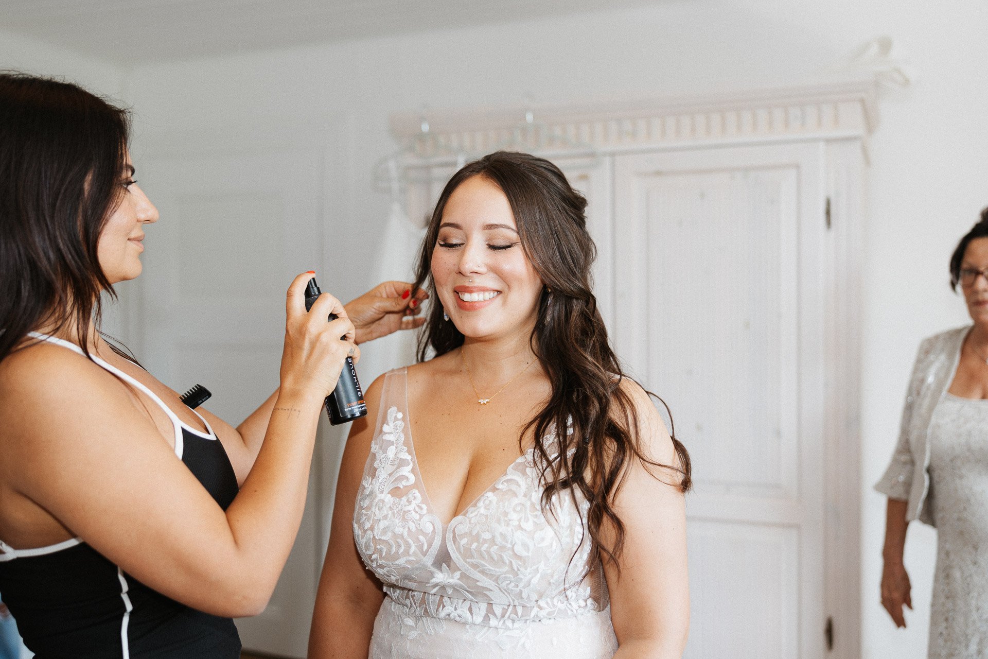 Braut Getting Ready im Hofgut Rodenstein – emotionale Hochzeitsfotos von DIETZIMAGE.