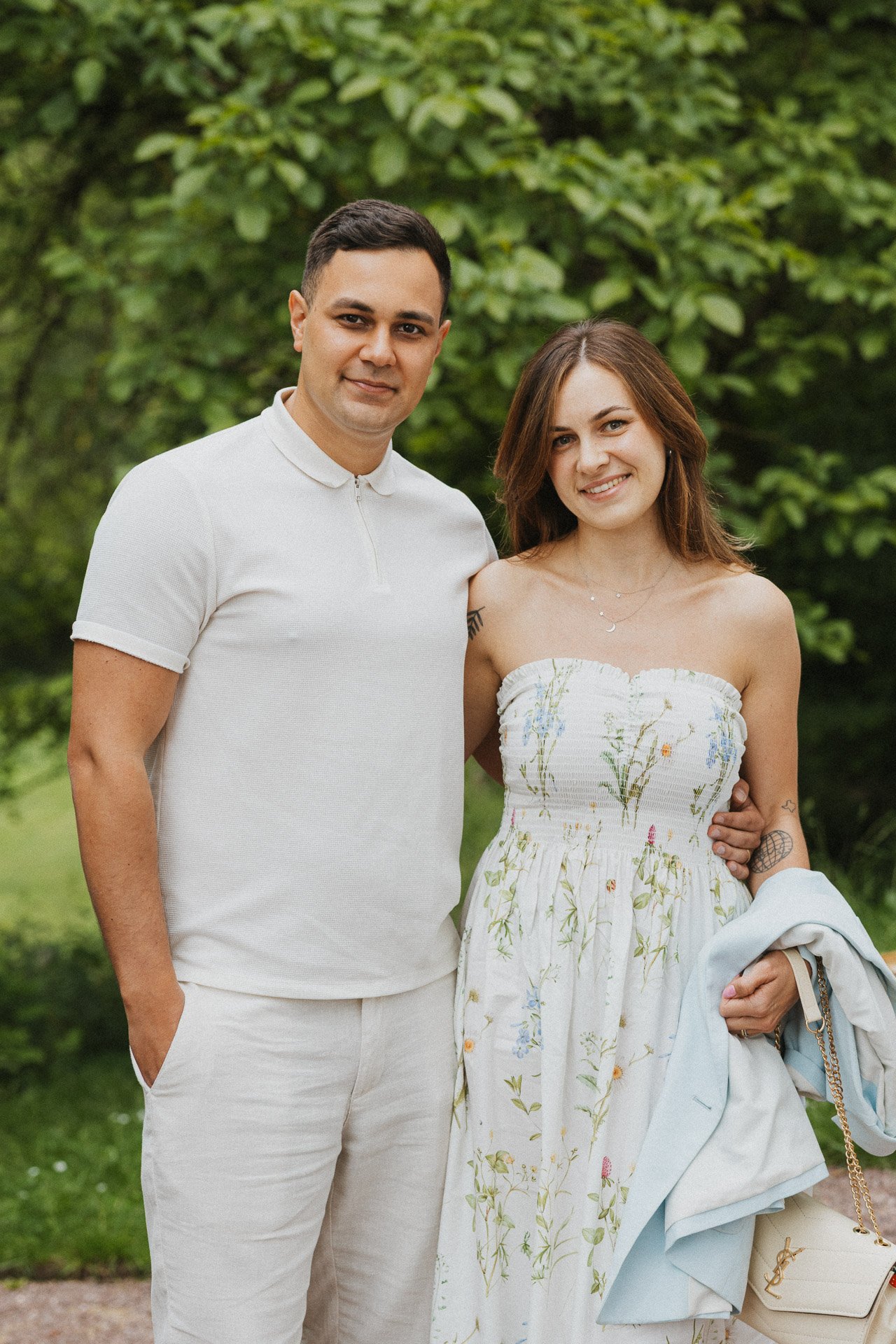 Hochzeitsgäste bei exklusiver Hochzeit Hofgut Rodenstein – fotografiert von DIETZIMAGE.