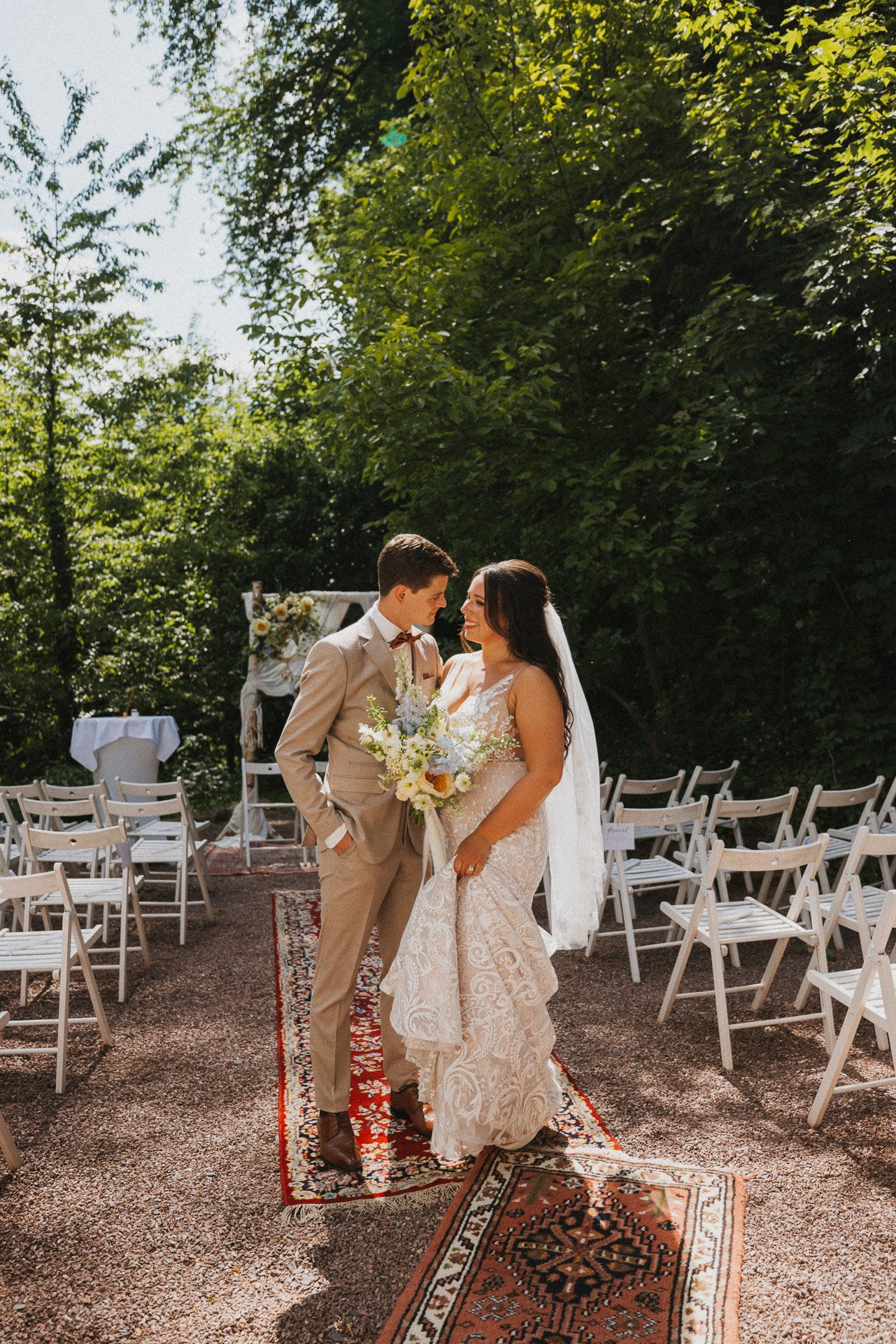 Brautpaarshooting im Garten des Hofgut Rodenstein – authentische Hochzeitsfotografie von DIETZIMAGE.