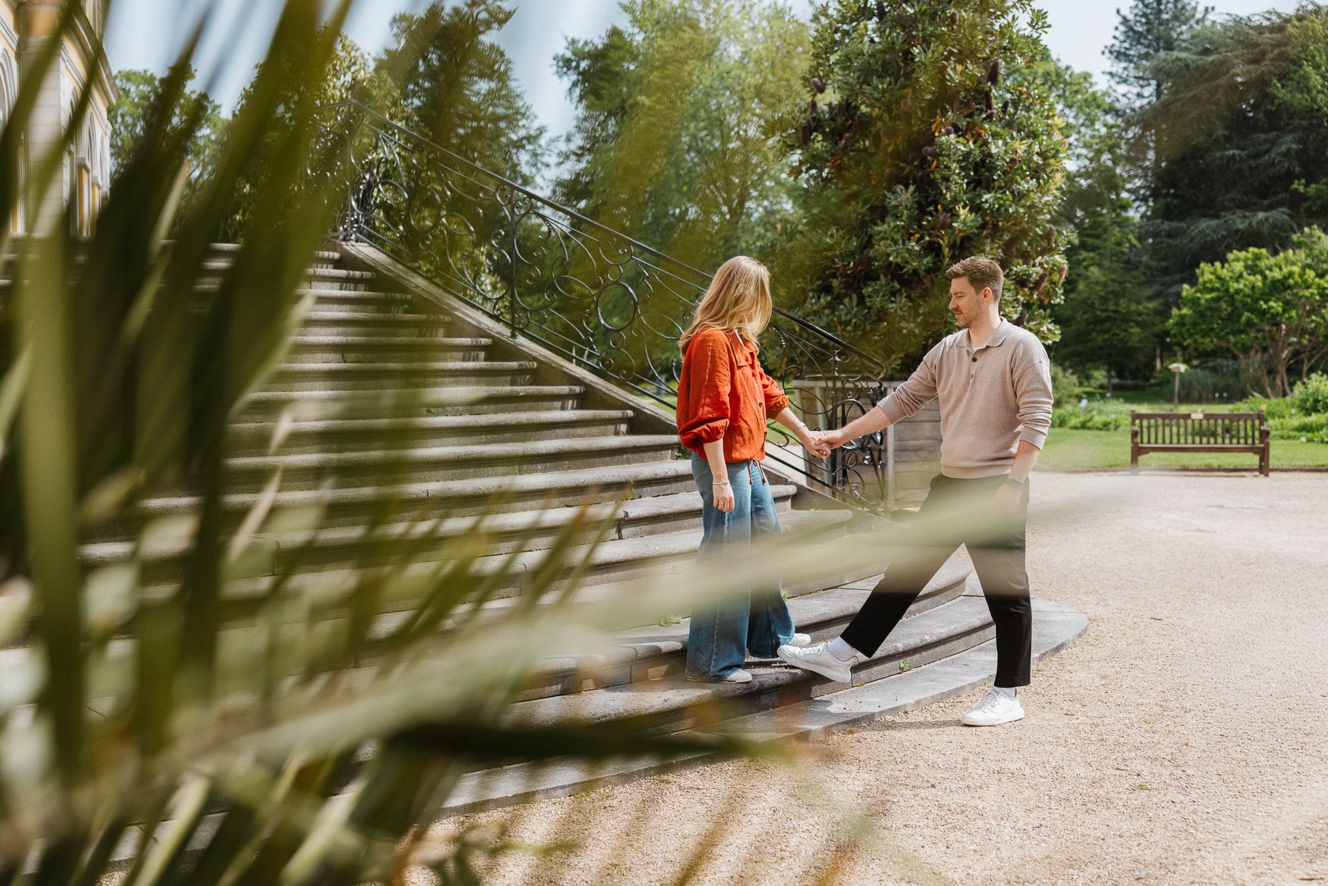 Lovestory-Shooting zwischen tropischen Pflanzen im Botanischen Garten Bonn