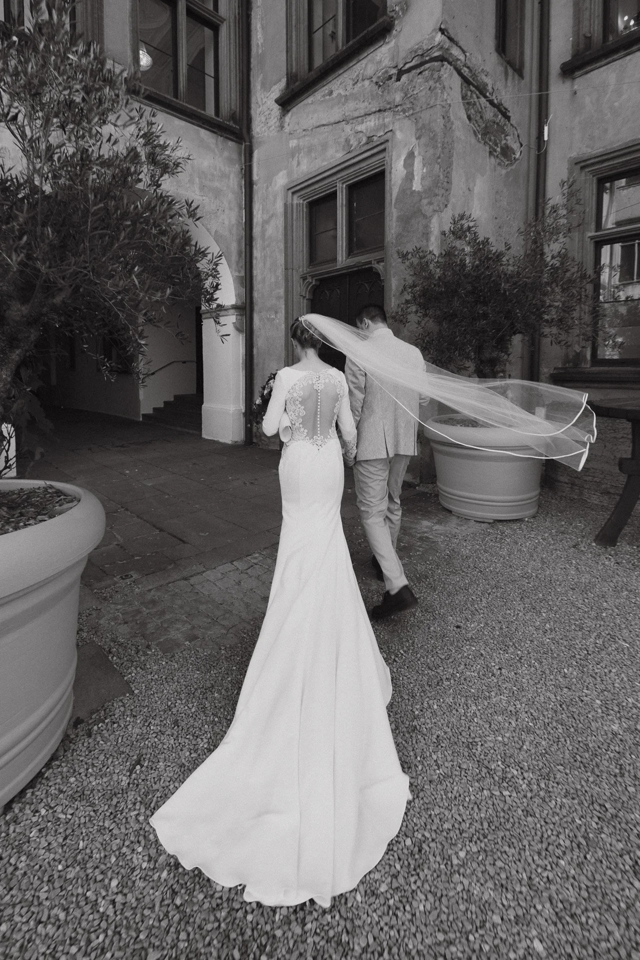 Editoriale Hochzeitsfotografie in Koblenz – elegantes Brautpaar am Rhein, DIETZIMAGE