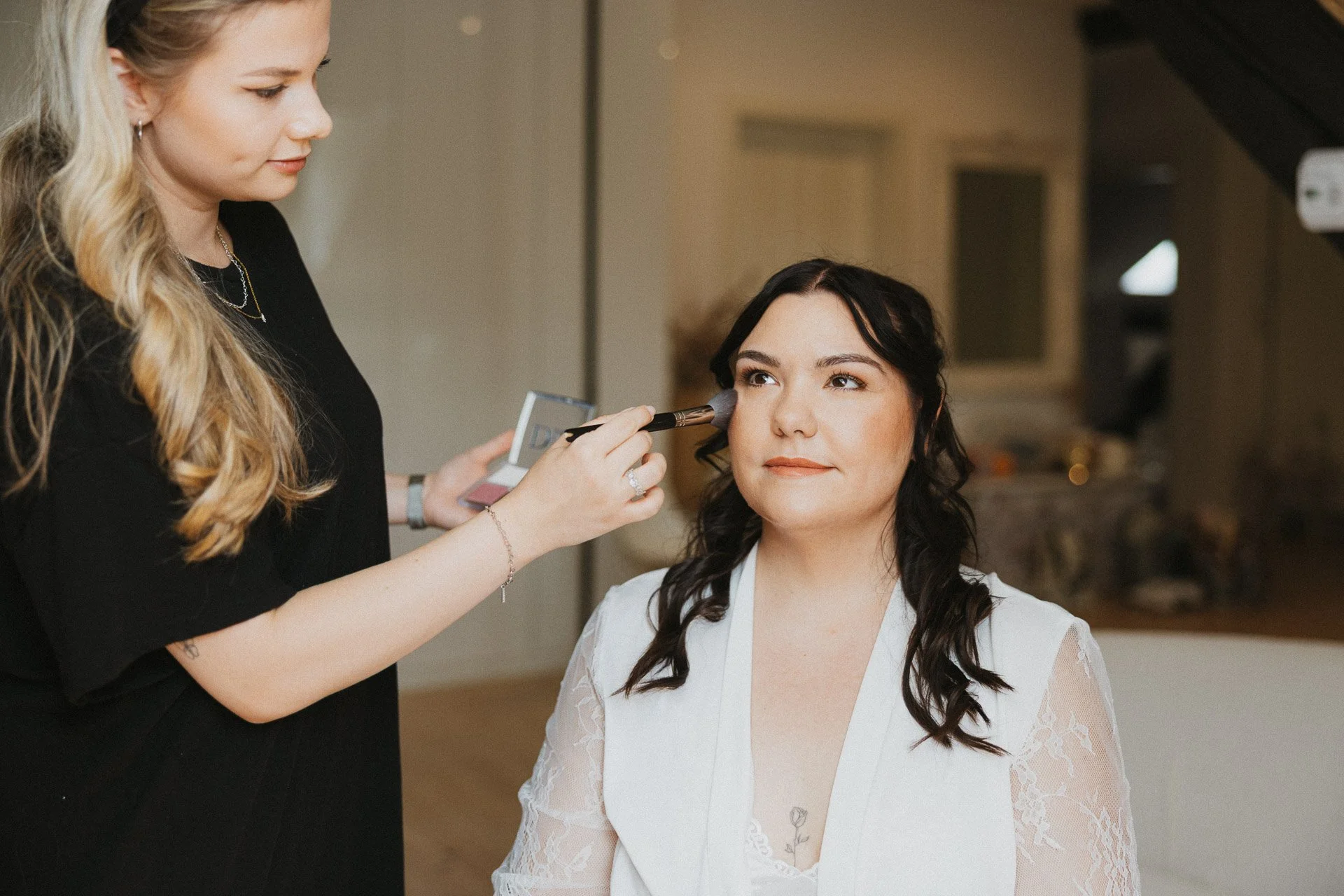 Fabienne beim Styling während des Getting Readys.