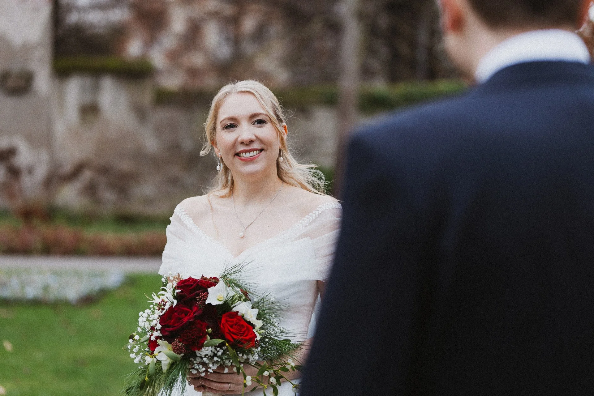 Emotionale Aufnahme der Braut Elisabeth kurz nach der Trauung.
