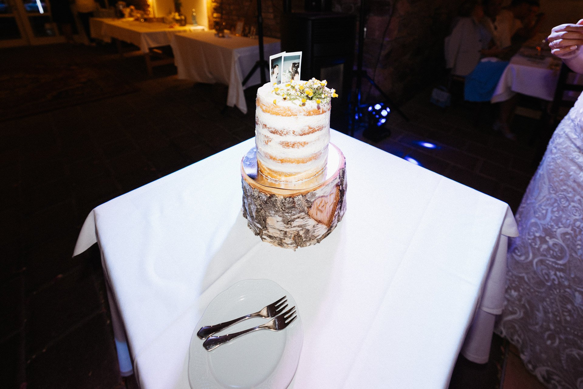 Hochzeitstorte bei Feier Hofgut Rodenstein – Hochzeitsfotografie von DIETZIMAGE.
