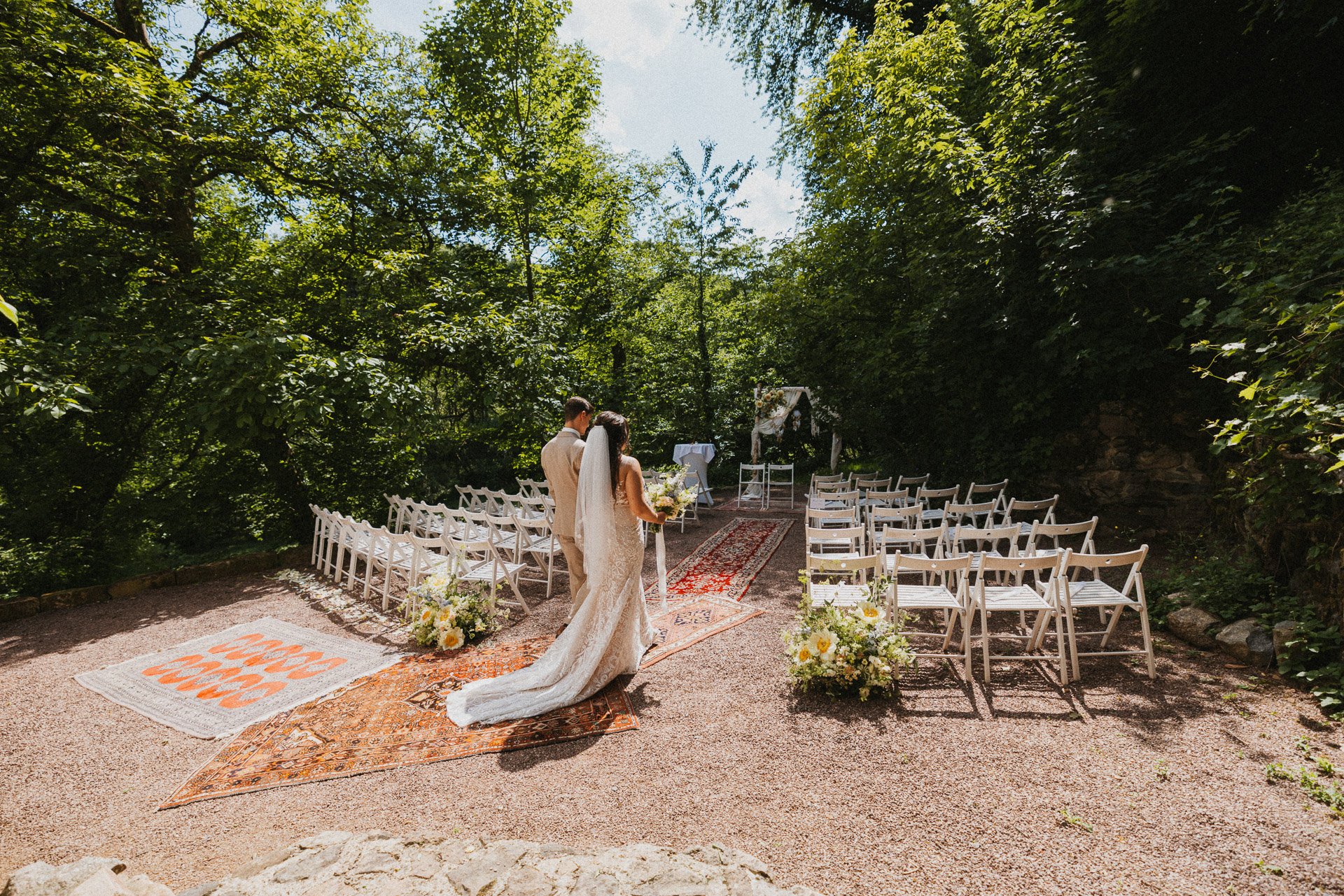 Brautpaarshooting im Garten des Hofgut Rodenstein – authentische Hochzeitsfotografie von DIETZIMAGE.