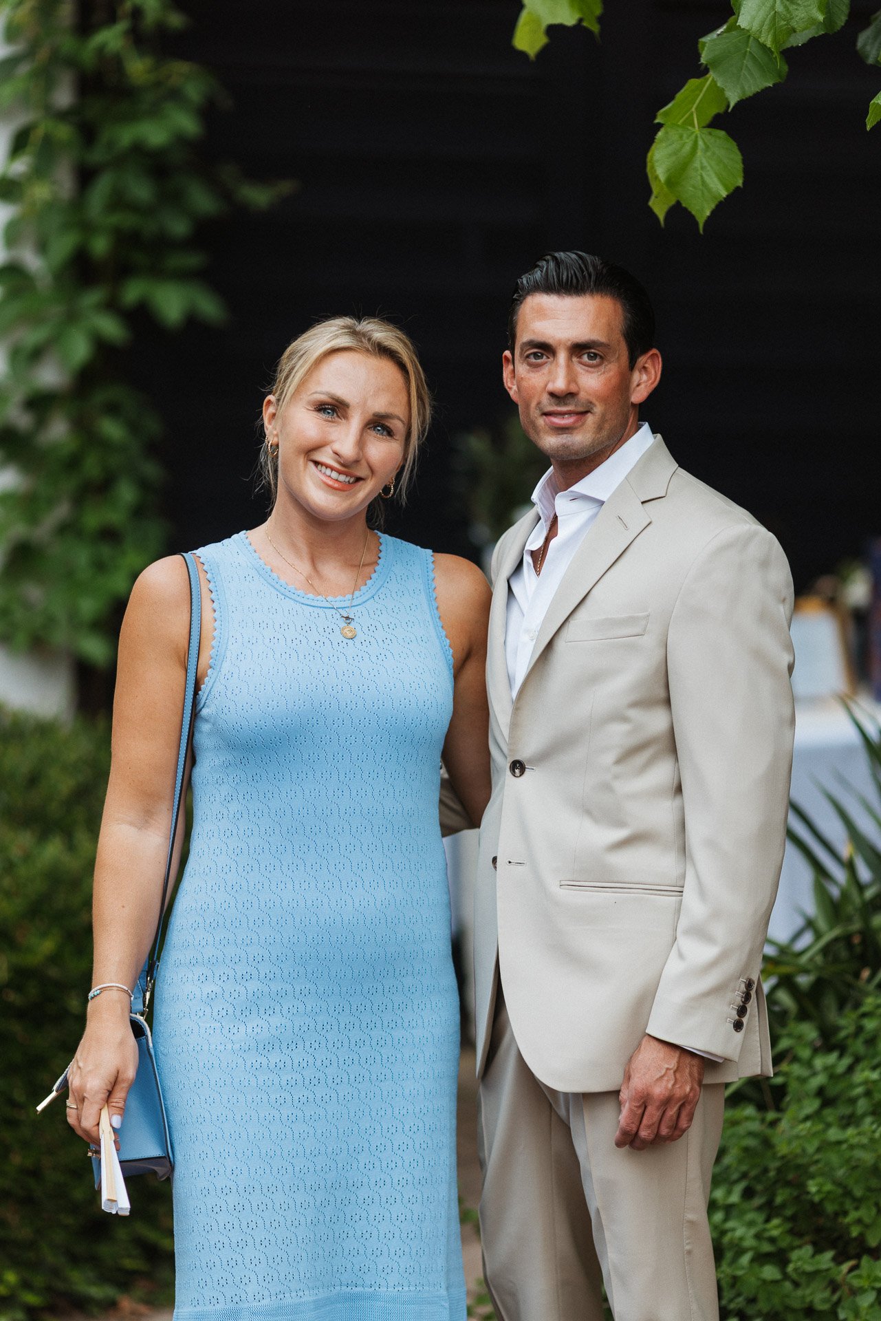 Hochzeitsgäste bei exklusiver Hochzeit Hofgut Rodenstein – fotografiert von DIETZIMAGE.