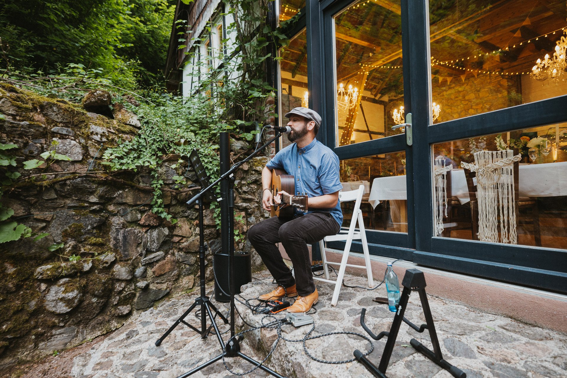 Musikalische Begleitung bei freier Trauung im Hofgut Rodenstein – DIETZIMAGE Hochzeitsfotograf.
(@Simonsingt)