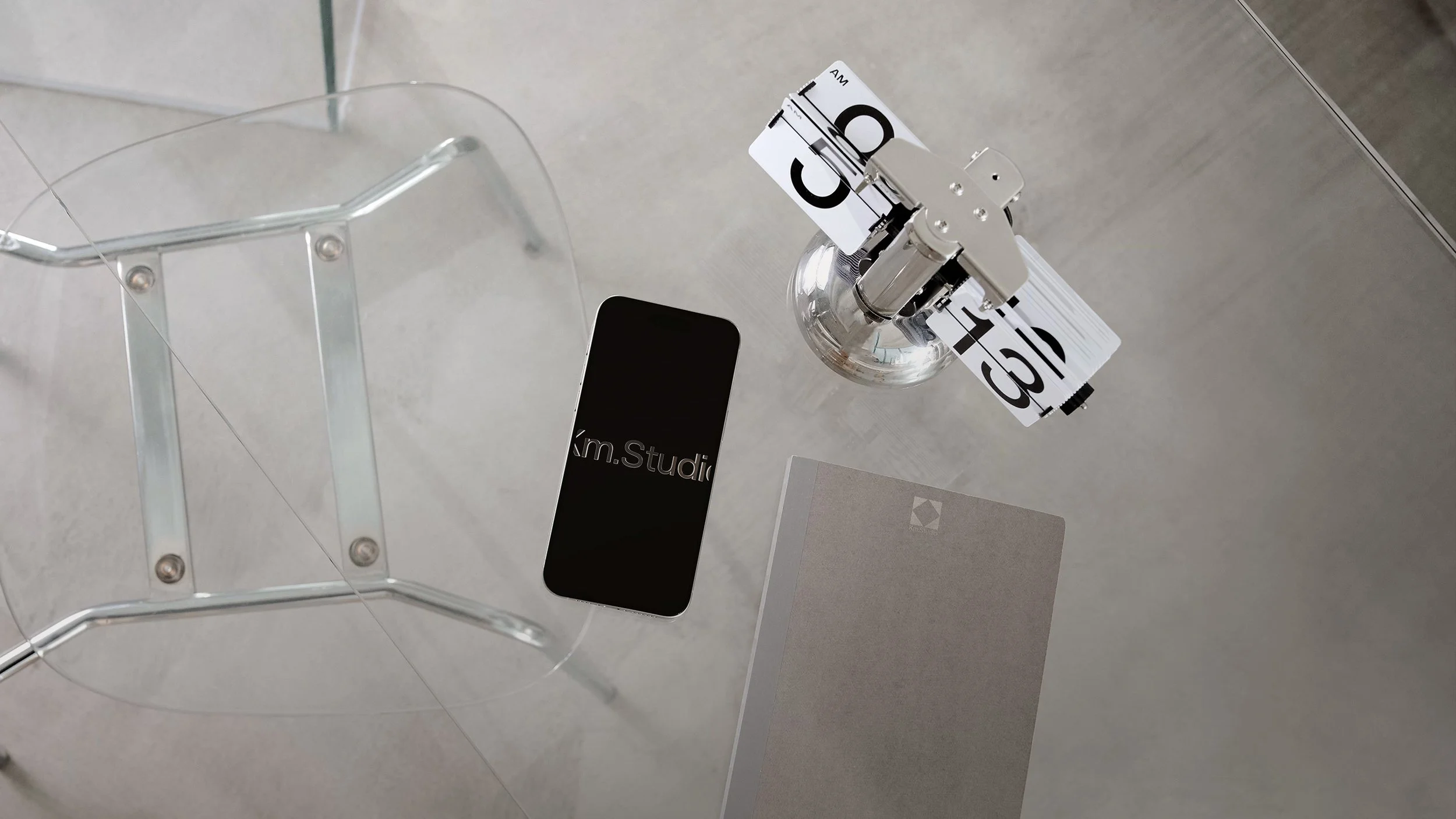 _K©M_Y2025-NS_DESK-IMG-2_VID.jpg
