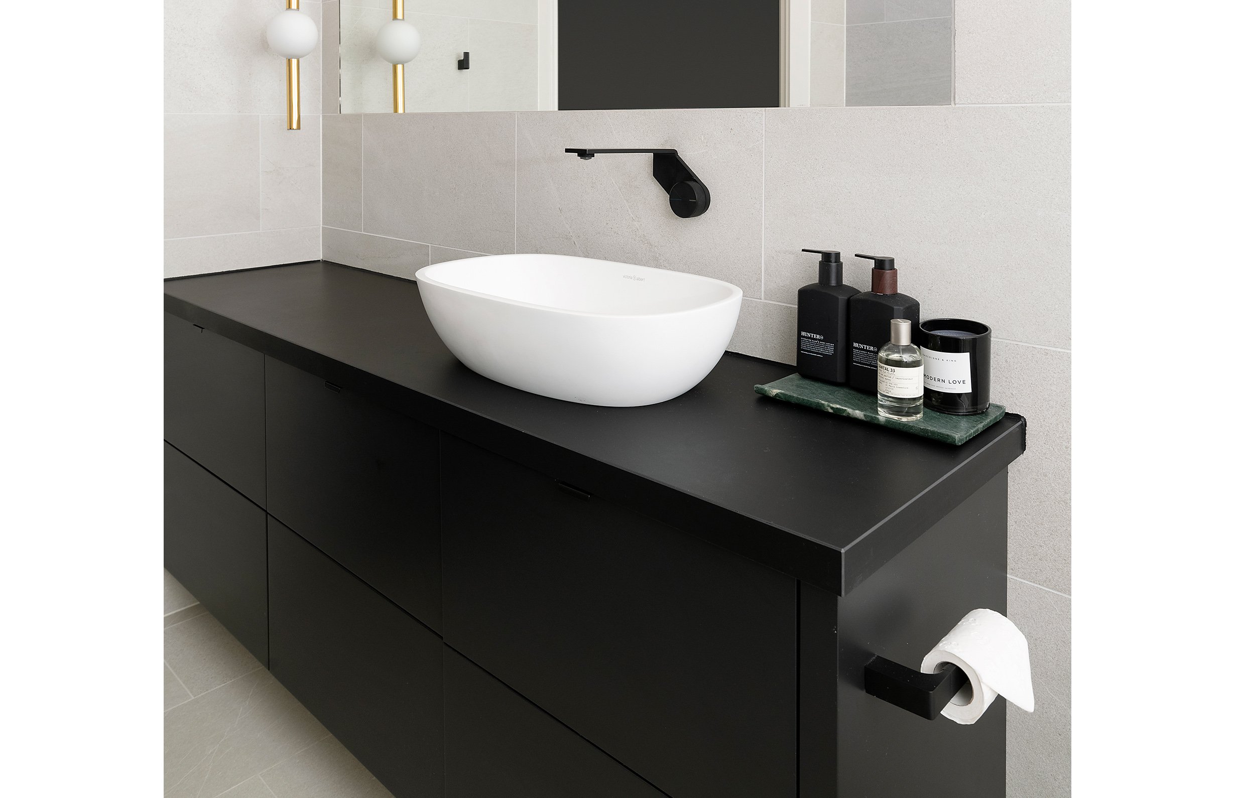 lifestyle_GS892-MB_Phoenix_Gloss_Toilet_Roll_Holder_RGB.jpg