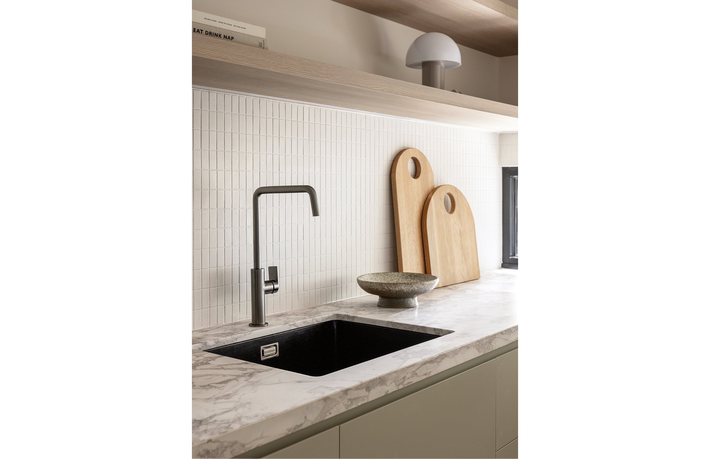 lifestyle_115-7300-31_312-1002-10_Mekko_Sink_Mixer_5000_Series_Sink_RGB.jpg