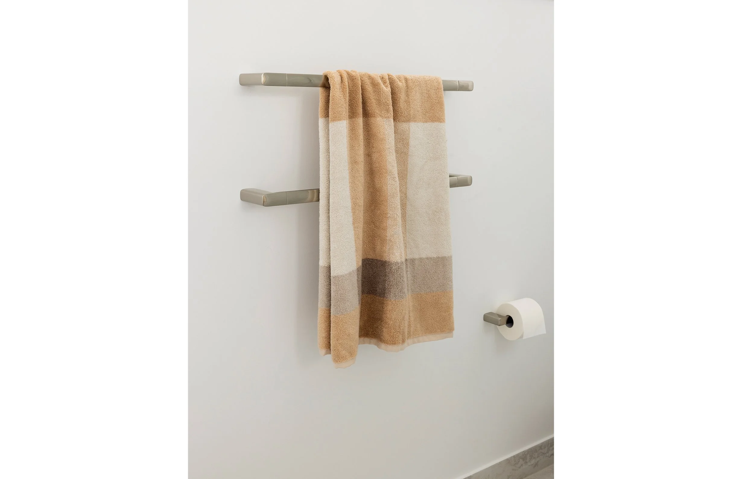 lifestyle_129-8030-40_129-8200-40_Nuage_Towel_Rails_RGB.jpg