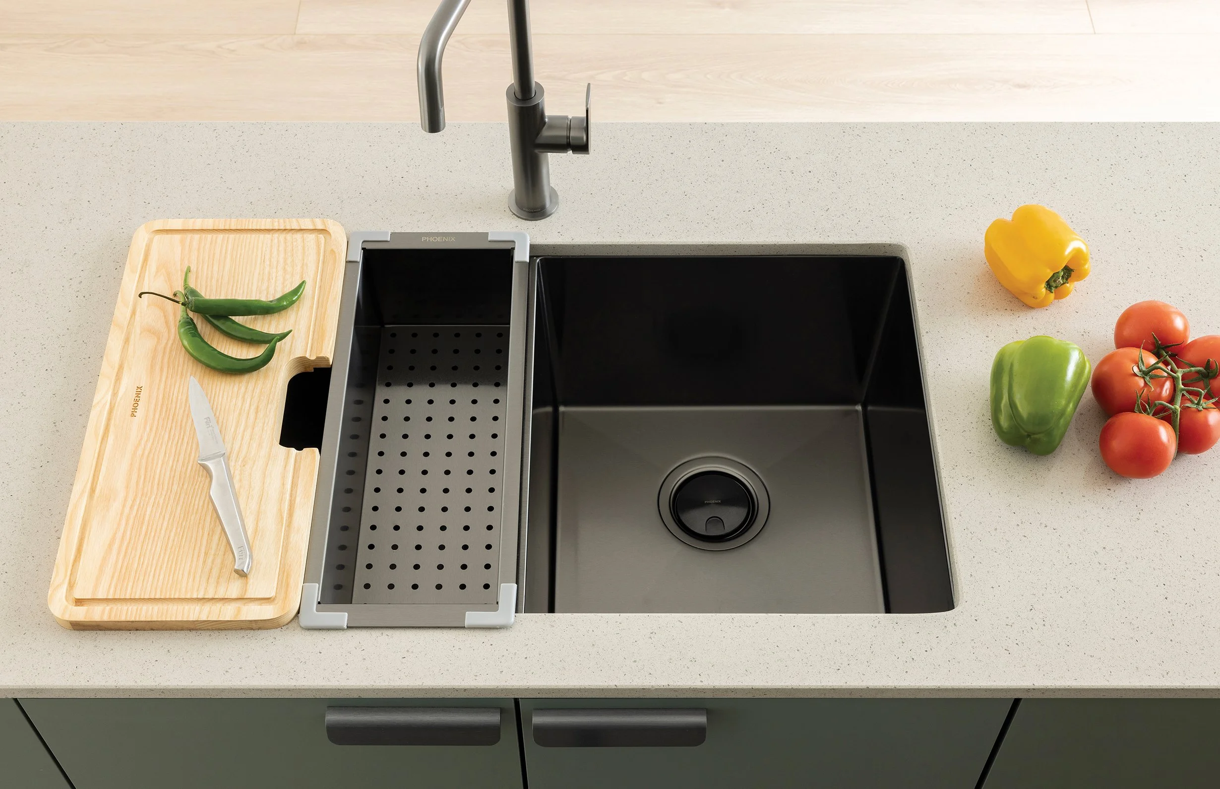 lifestyle_115-7300-31_310-2002-16_340-8560-16_340-8550_Sink_and_Accessories_RGB.jpg