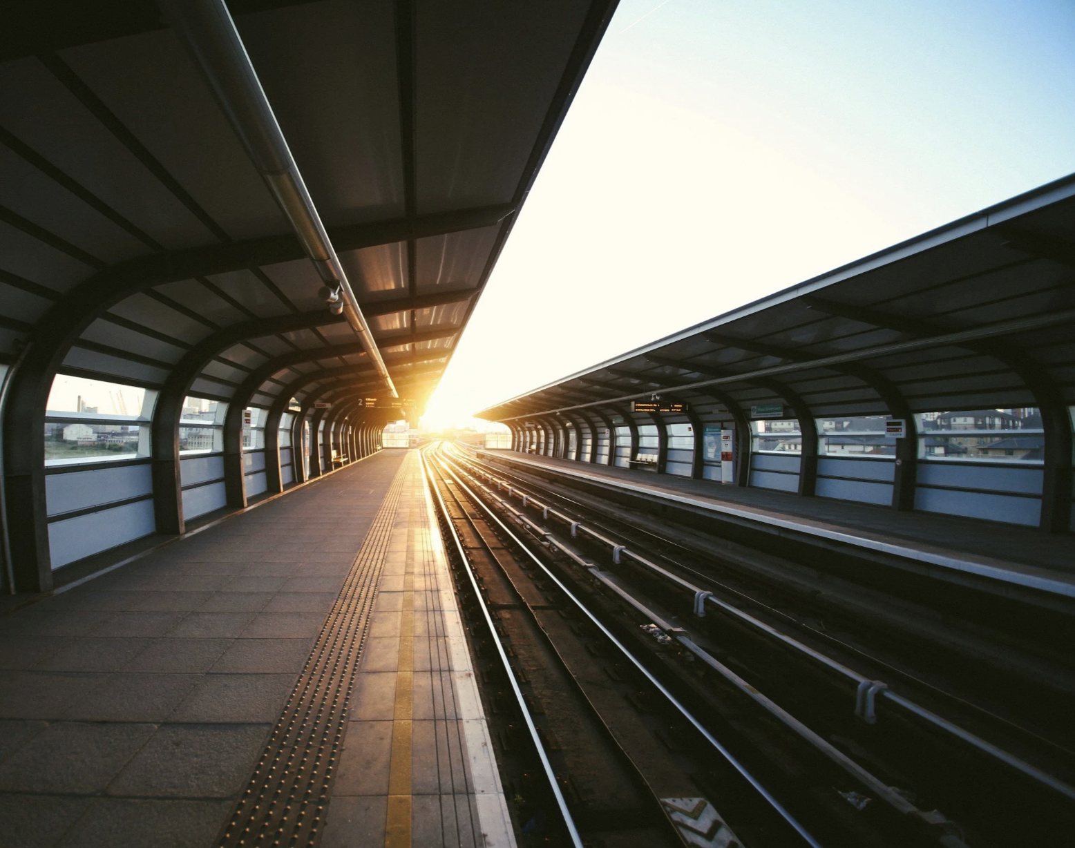 Werbung in Bahn und Straßenbahn: Alle Formate im Überblick