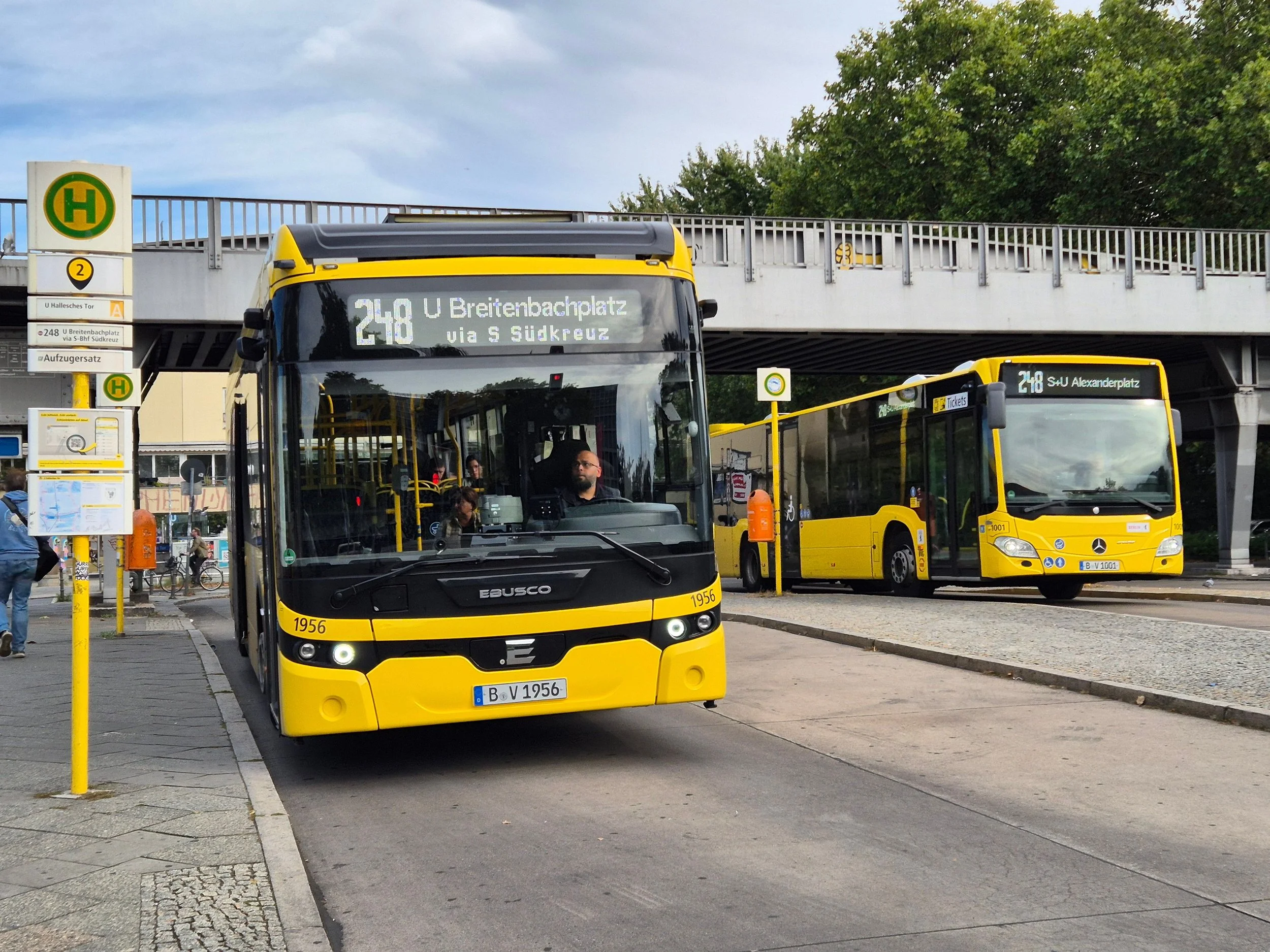 Busseiten- oder Haltestellenwerbung: Was ist besser?&nbsp;