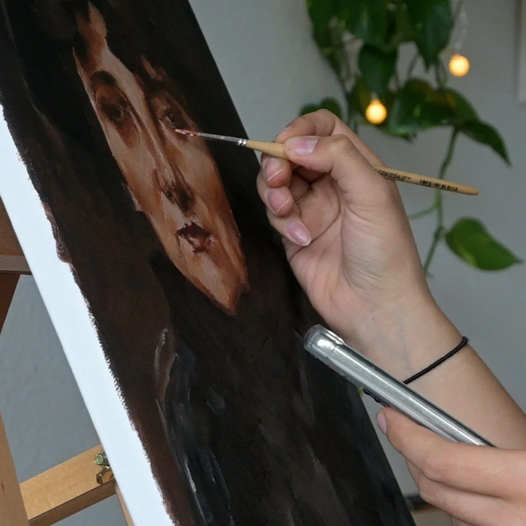 🎨Swipe to see some stills s of my lastest art vlog which is already up on YouTube.

I honestly had soo much fun working on that oil portrait (it's a master copy of a painting by ASargent) and I also started the sketch for the big painting of my pare
