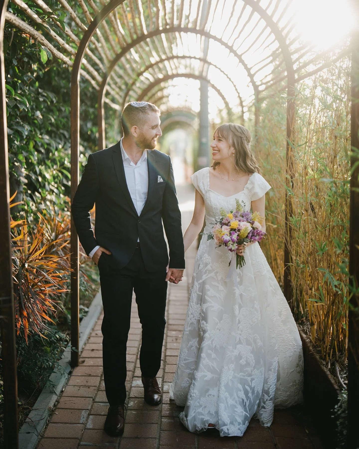 Elisheva&amp;Matan &hearts;️👰🏻&zwj;♀️📸🫶🏻
.
.
&rlm;תודה לכם על הזכות להיות חלק מהמסע שלכם ולייצור זיכרון לכל החיים❤️

#צילוםחתונה #סיפוראהבה #יוםהחתונה #כלהוחתן #יונימשיחצלם #יונימשיח
