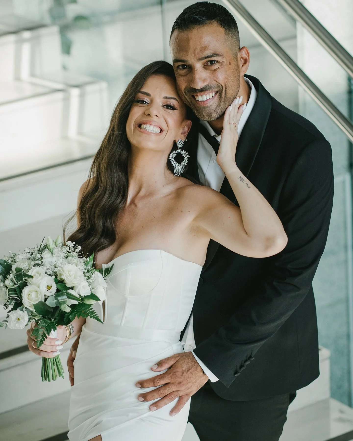 Wedding day - Sivan&amp;Avihay 👰🏻&zwj;♀️🤵🏻💍

@sivan_gispan @avihay_gispan 
איפור: @sam_benmoyal 
עיצוב שיער: @dorswisa111 

#יונימשיחצלם #יונימשיח #צלםחתונות #מאורסים💍
