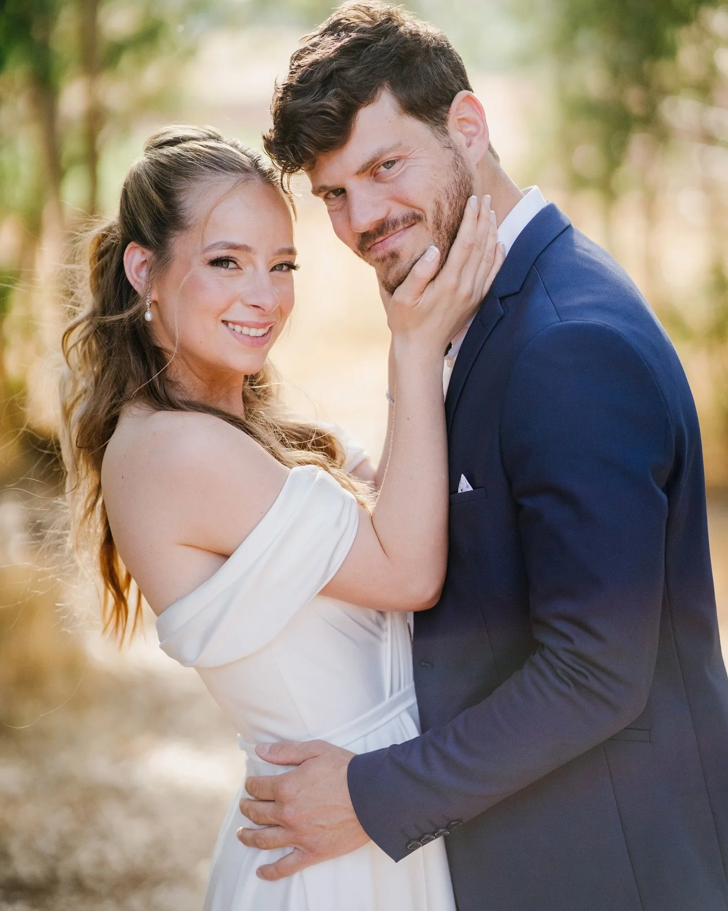 Michal&amp;Barak&hearts;️🤵🏻👰🏻&zwj;♀️📸

&lrm;בצילום, מילים לא צריכות להיאמר &ndash; הסיפור שלכם מתגלה בפרטים הקטנים: שפת הגוף שאתם חולקים, המבטים החטופים, והרגעים השקטים שמספרים יותר מכל מילה. זו האמנות שבצילום חתונות, היכולת לתפוס את הרגעים האלה