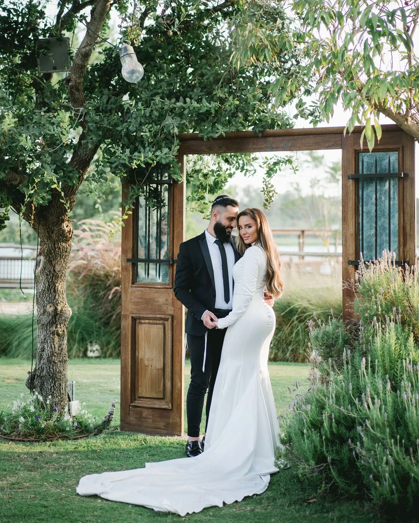 Wedding day - Shir&amp;Ron 👰🏻&zwj;♀️❤️🤵🏻

@shirzarfati.elkayam 
@ronelkayam 
video photographer - @yanivasias 
Wedding Dress @moran__ovadia 
פאה: @eti_wigs 
אולם אירועים: @duee_bylago 
חליפת חתן: @don_amor_israel 
Make up @yaara_new_makeupartist 