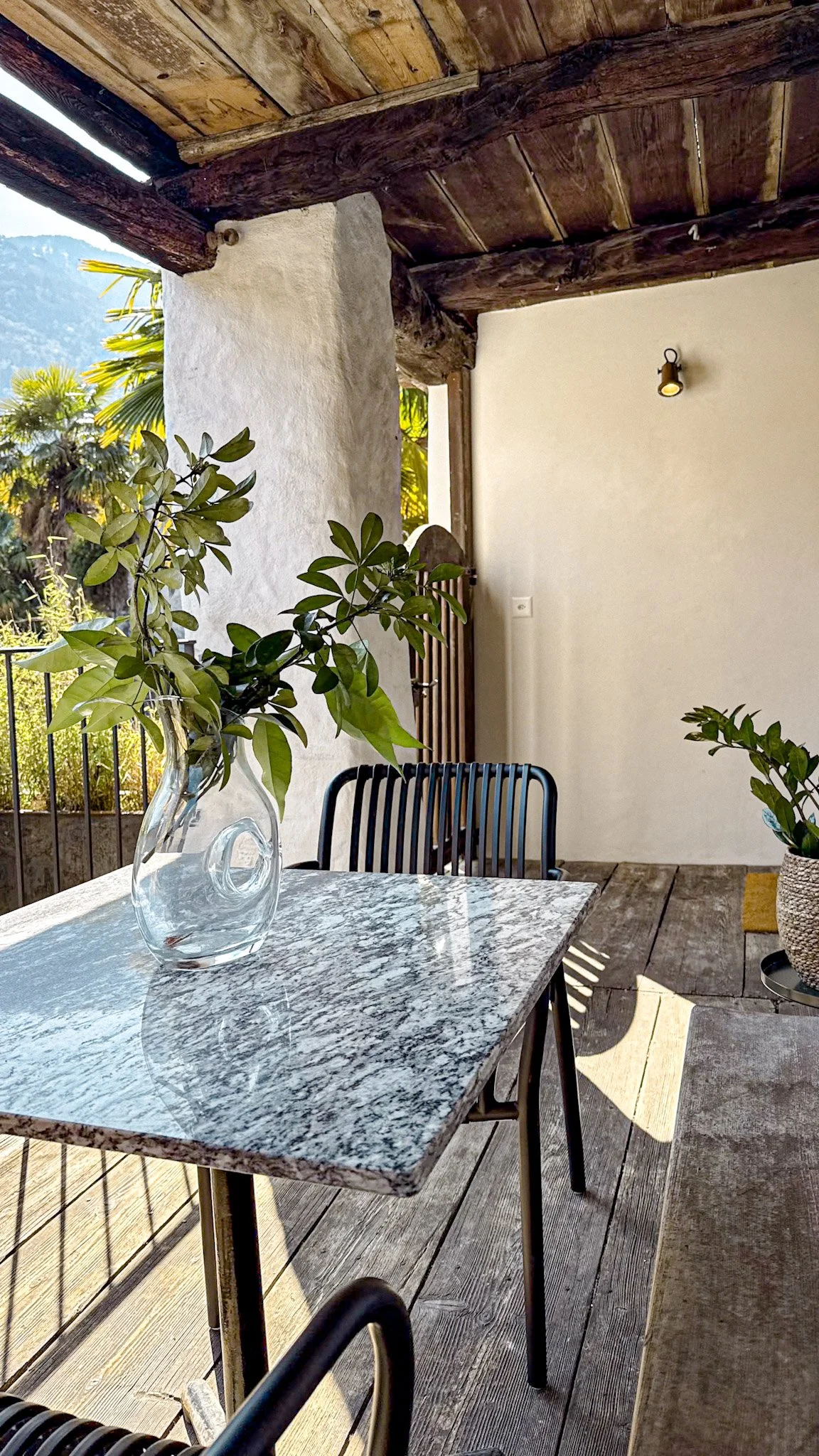 Entrance terrace 2.jpg