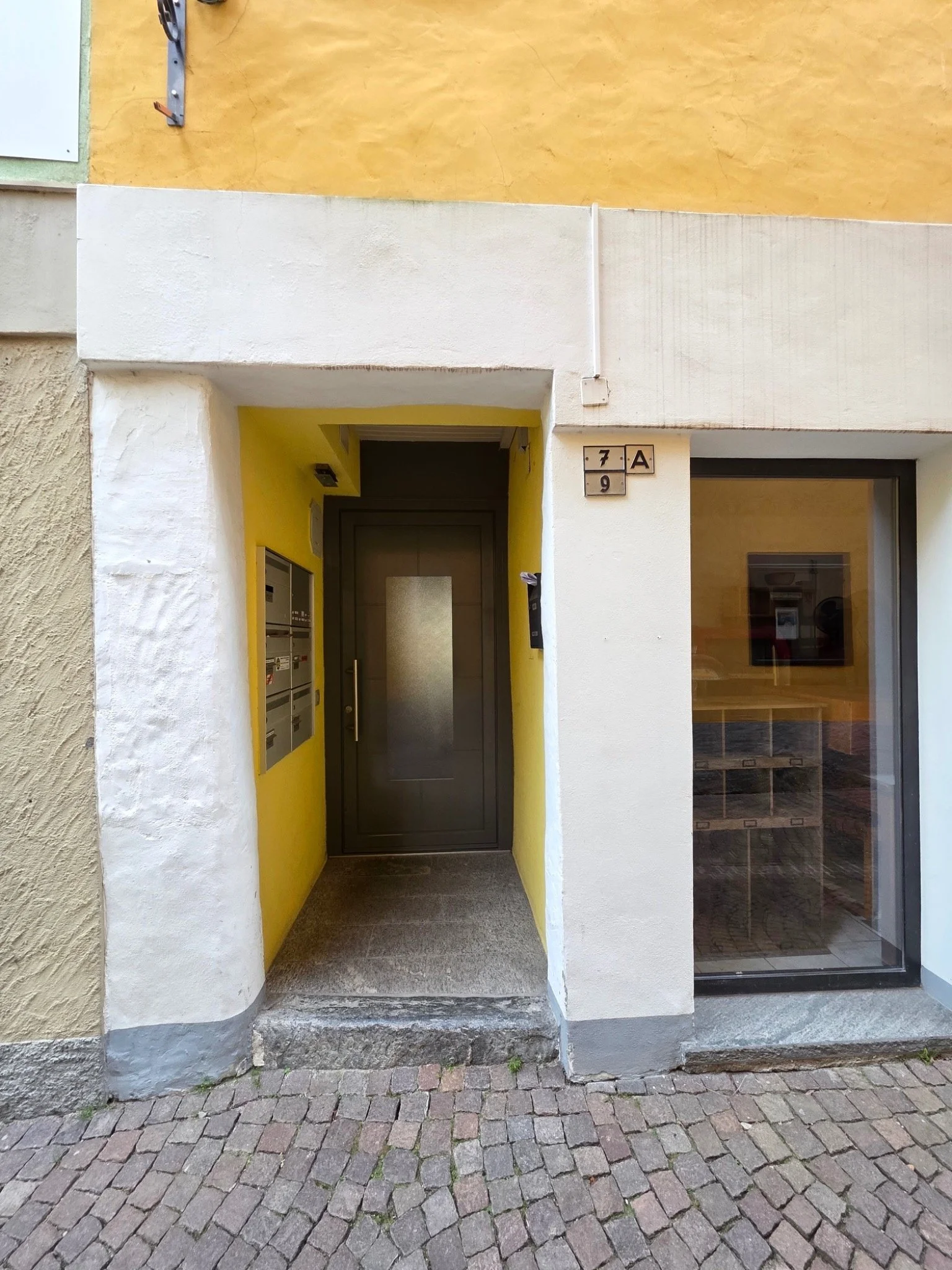 19 vert_converted.jpg