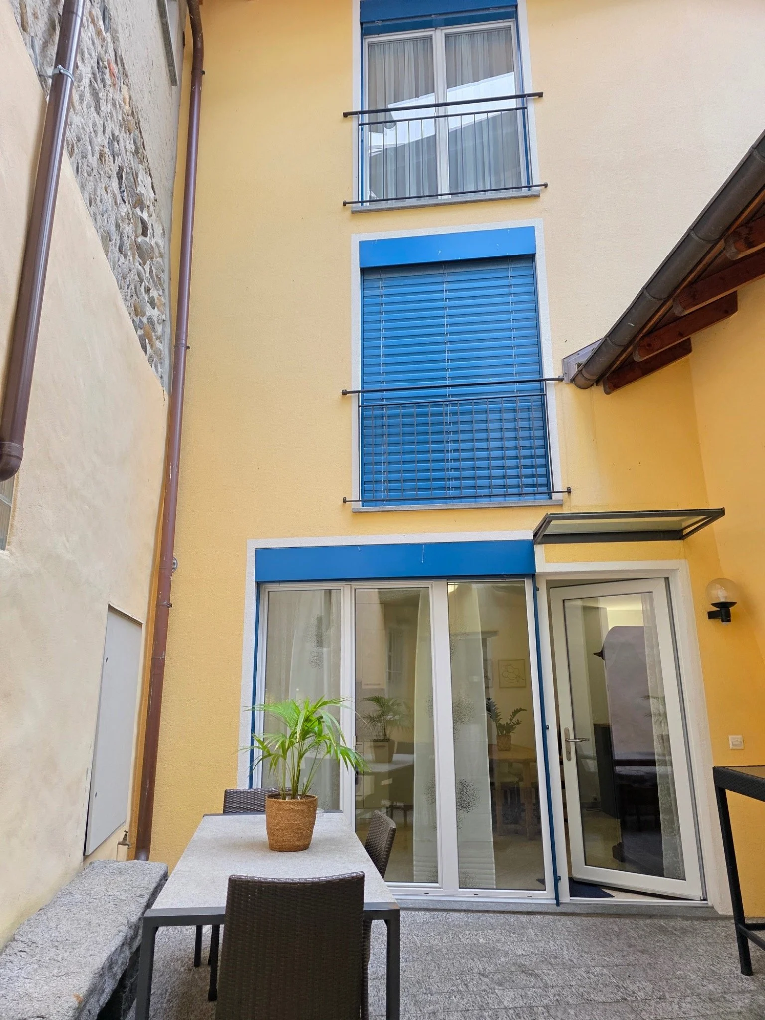 17 vert_converted.jpg